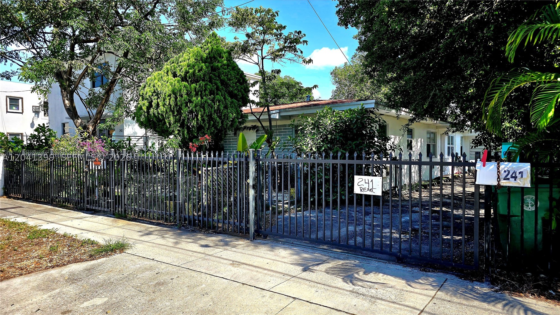 241 NW 32nd St Miami, FL 33127