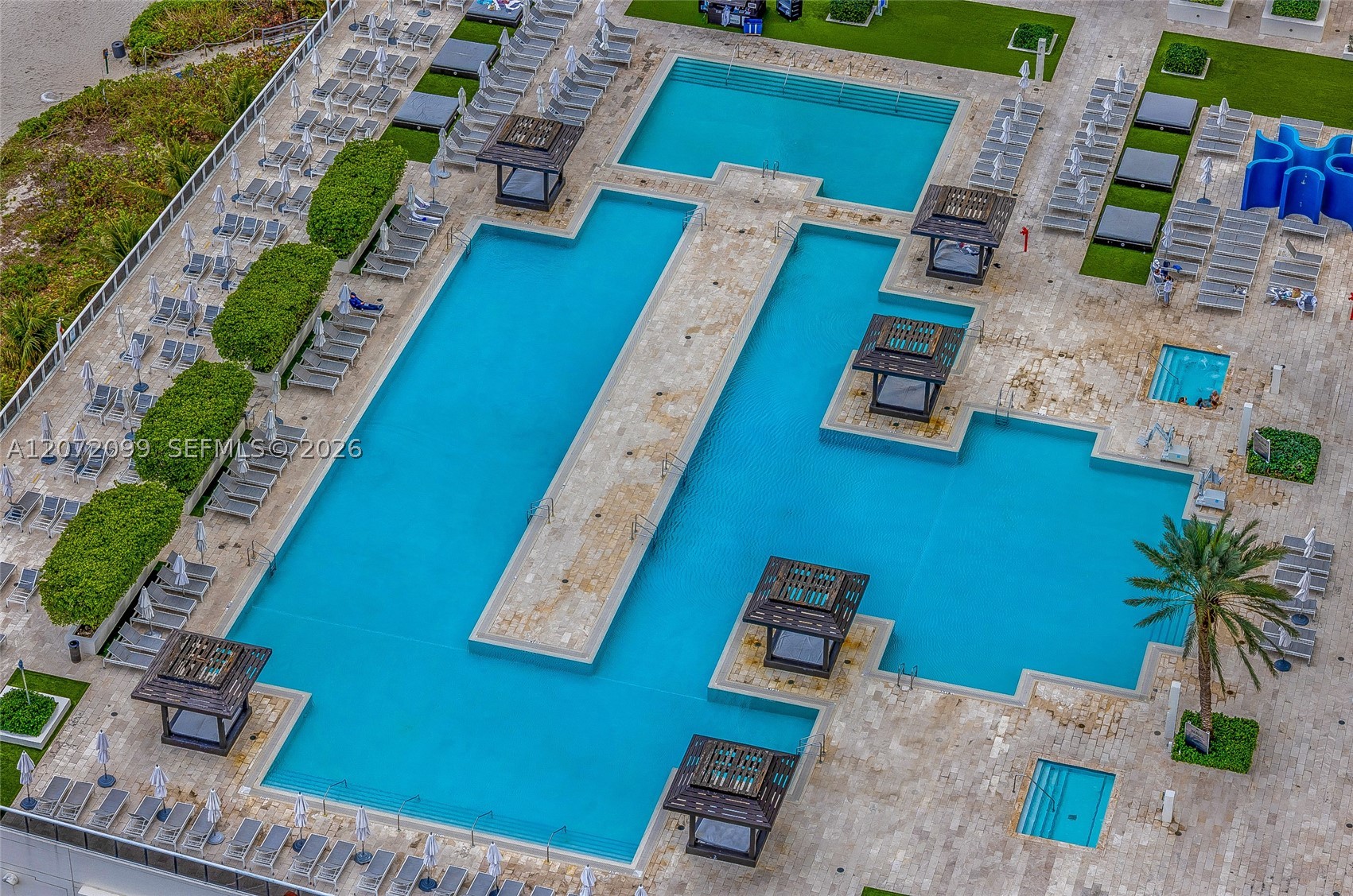 image Beach Club 350