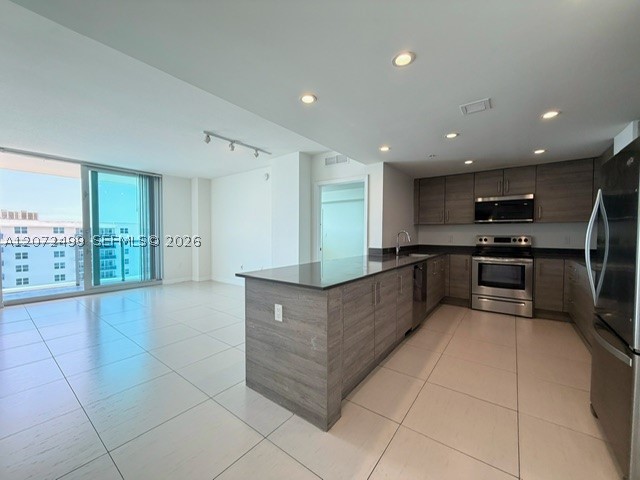 7525 E Treasure Dr #1012