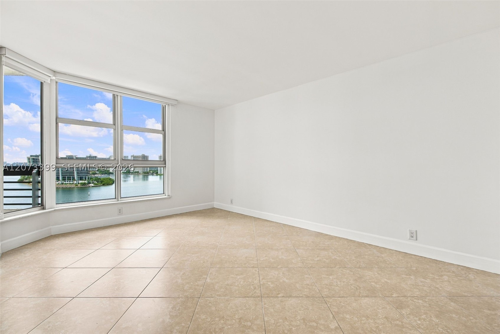 19101 NE 36th Ct #1704 Aventura, FL 33180