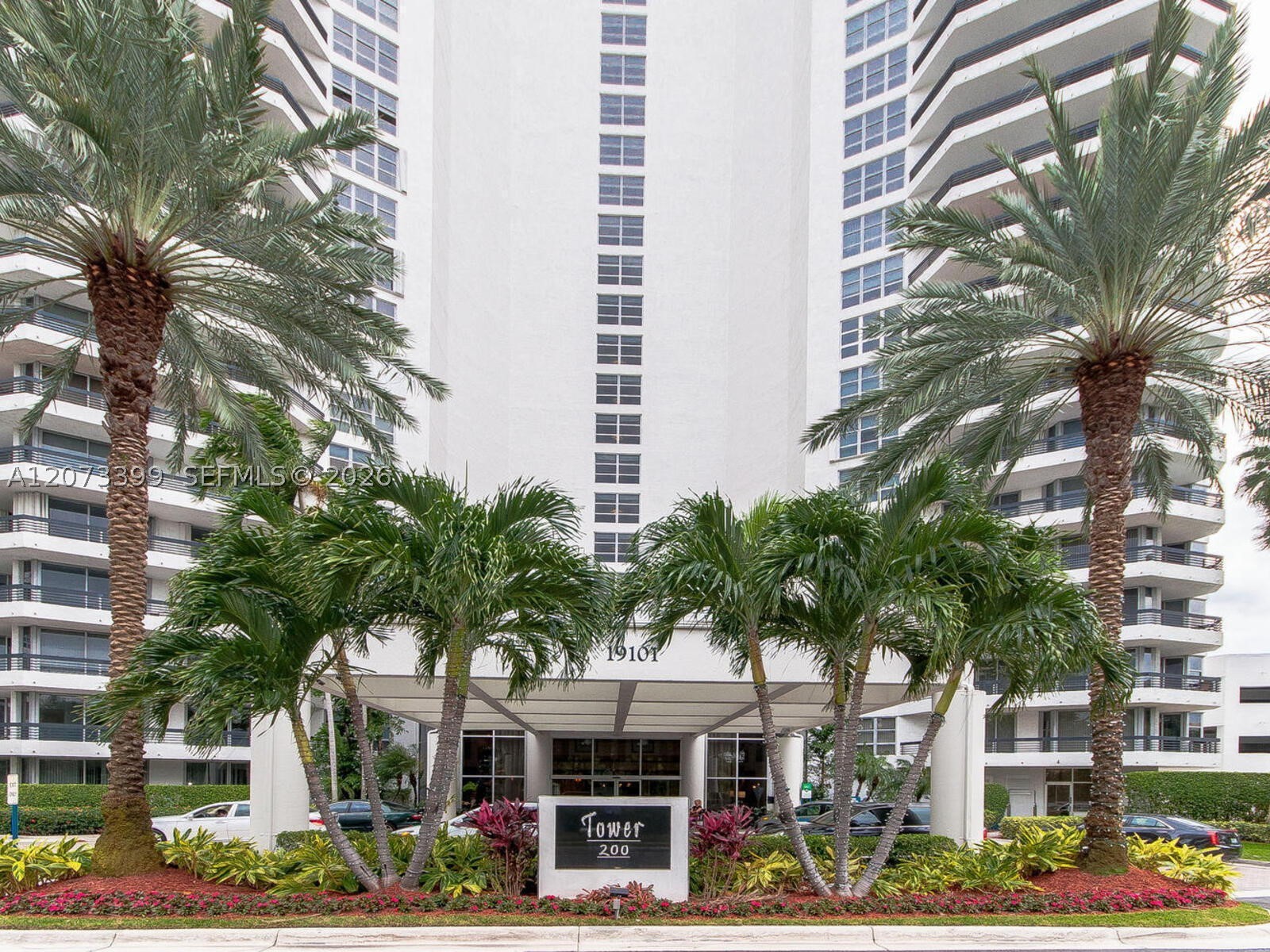 19101 NE 36th Ct #1704 Aventura, FL 33180