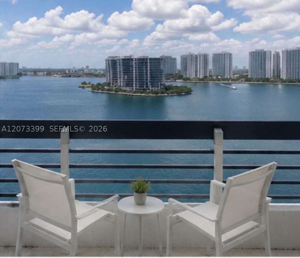 19101 NE 36th Ct #1704 Aventura, FL 33180