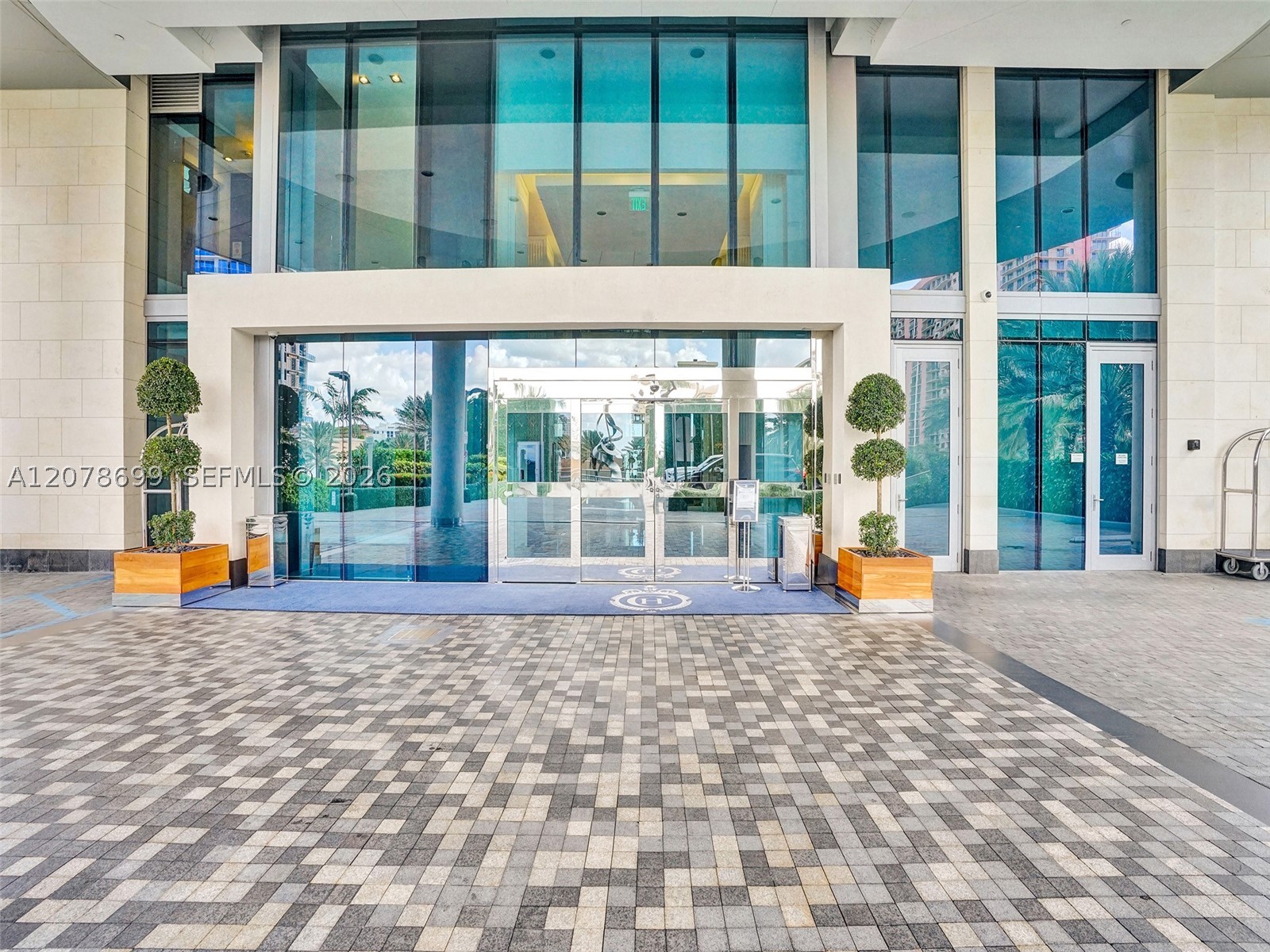17475 Collins Ave #2203 Sunny Isles Beach, FL 33160