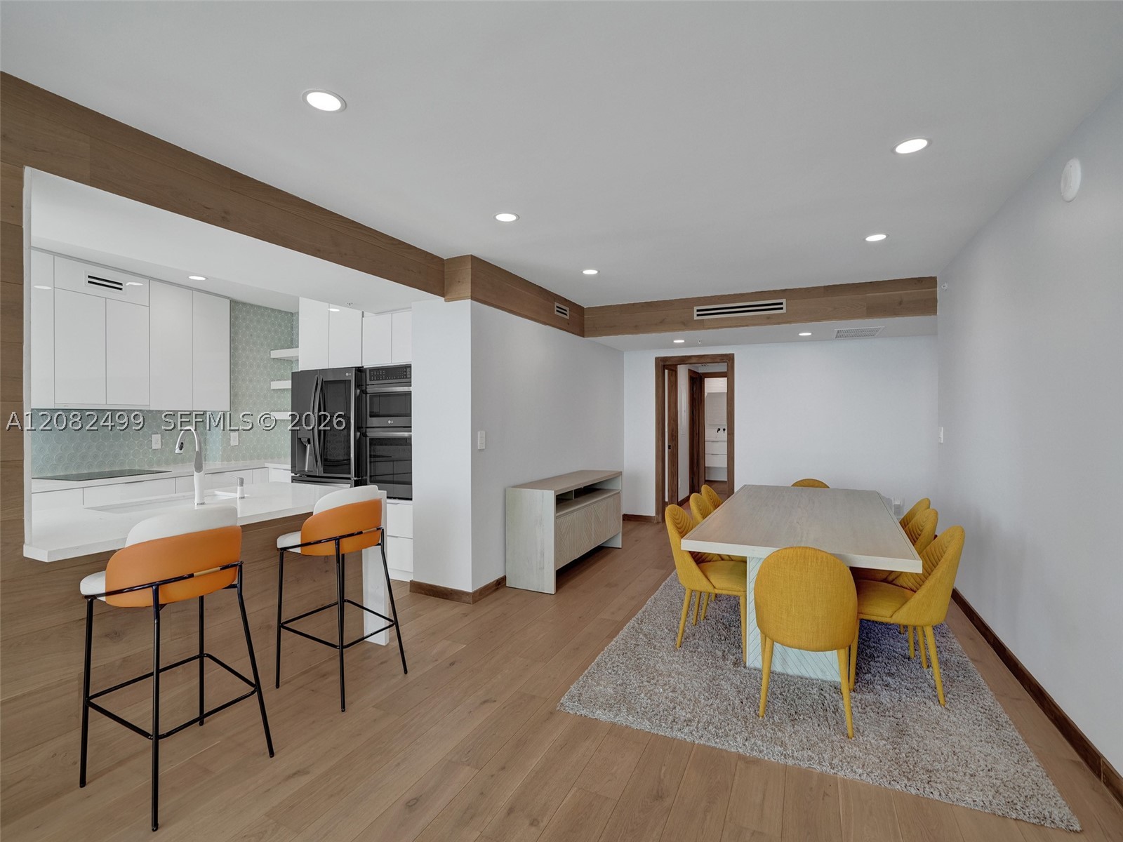 325 S Biscayne Blvd #1423 Miami, FL 33131