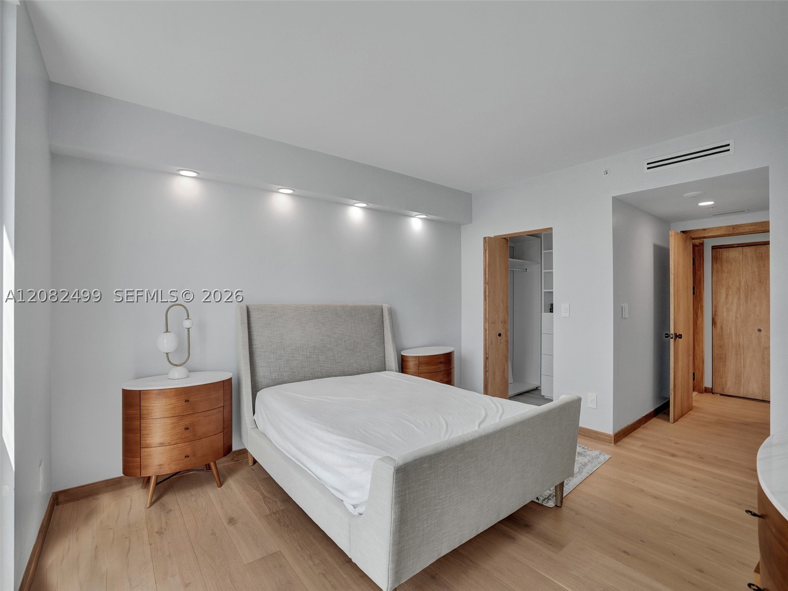 325 S Biscayne Blvd #1423 Miami, FL 33131