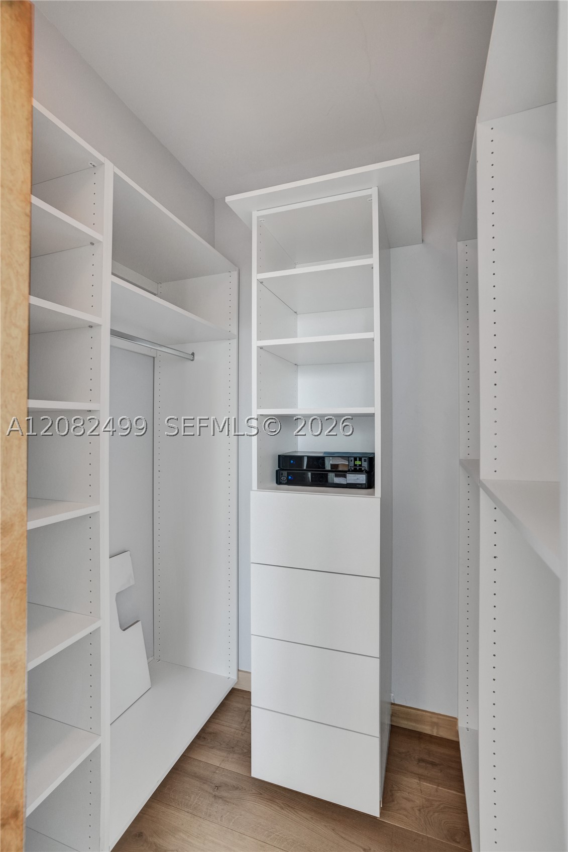 325 S Biscayne Blvd #1423 Miami, FL 33131