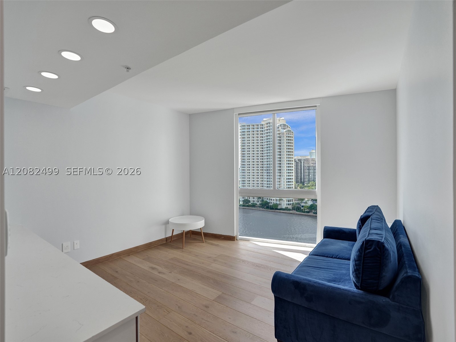 325 S Biscayne Blvd #1423 Miami, FL 33131