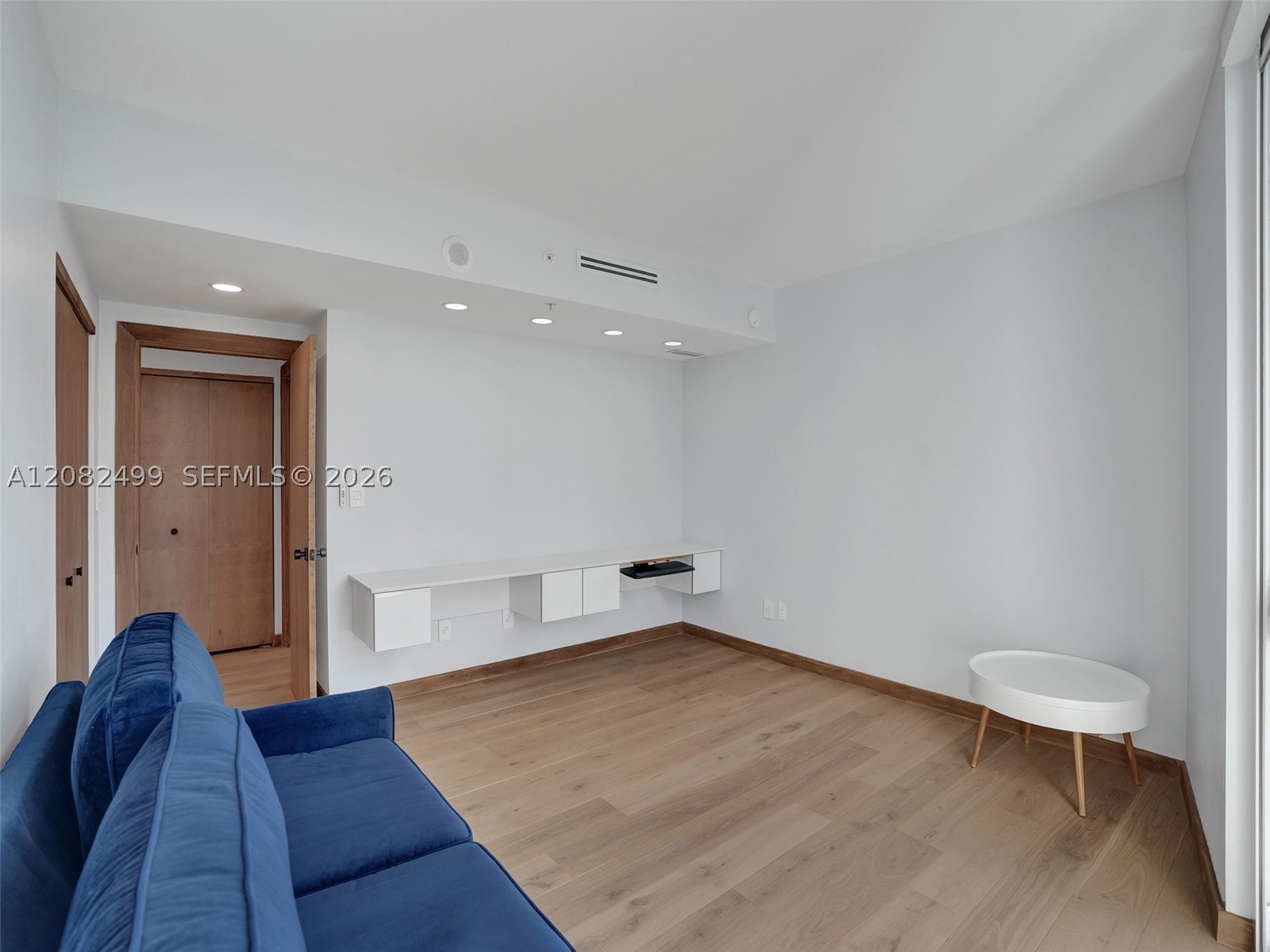 325 S Biscayne Blvd #1423 Miami, FL 33131