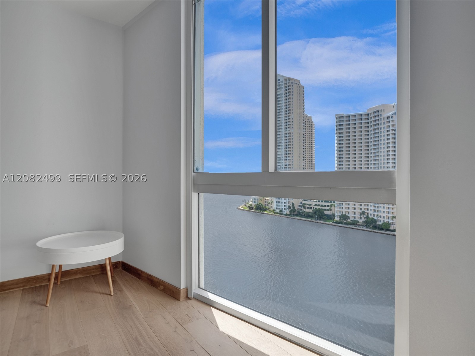 325 S Biscayne Blvd #1423 Miami, FL 33131