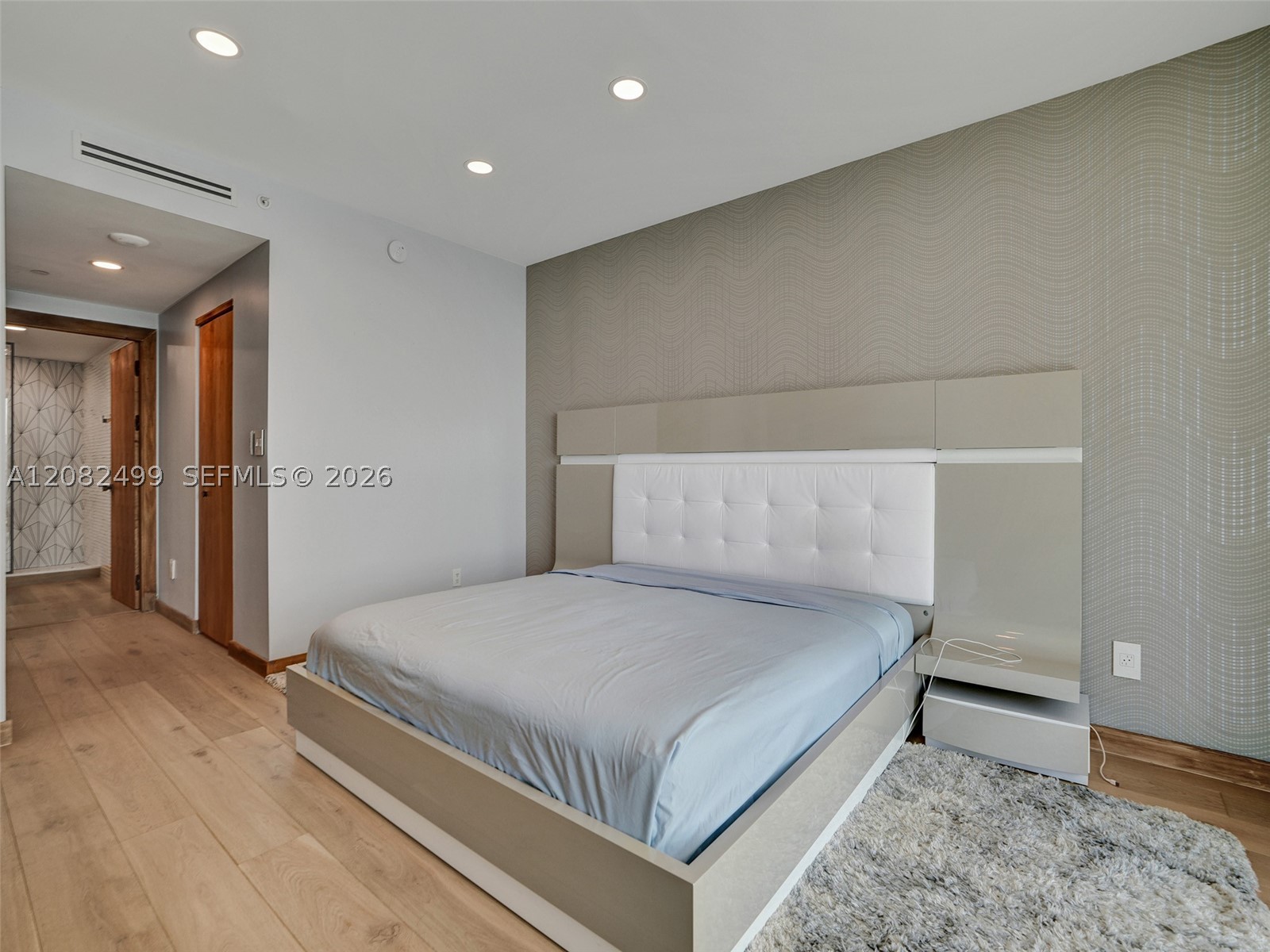 325 S Biscayne Blvd #1423 Miami, FL 33131