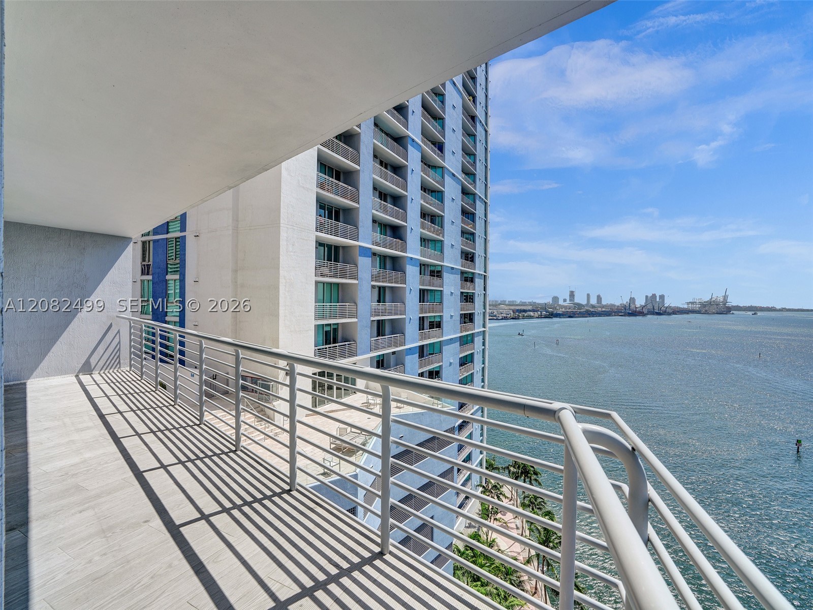 325 S Biscayne Blvd #1423 Miami, FL 33131