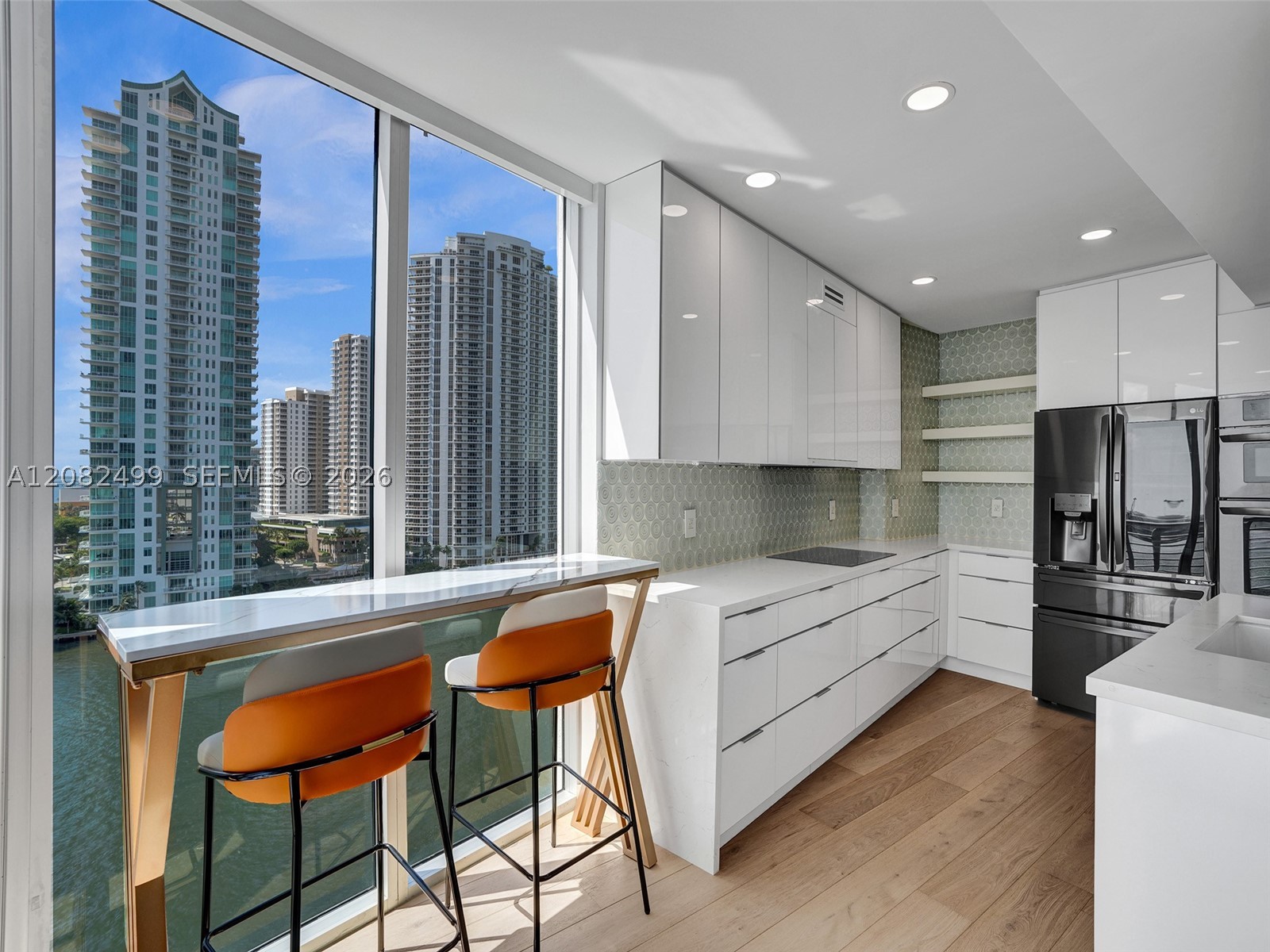 325 S Biscayne Blvd #1423 Miami, FL 33131