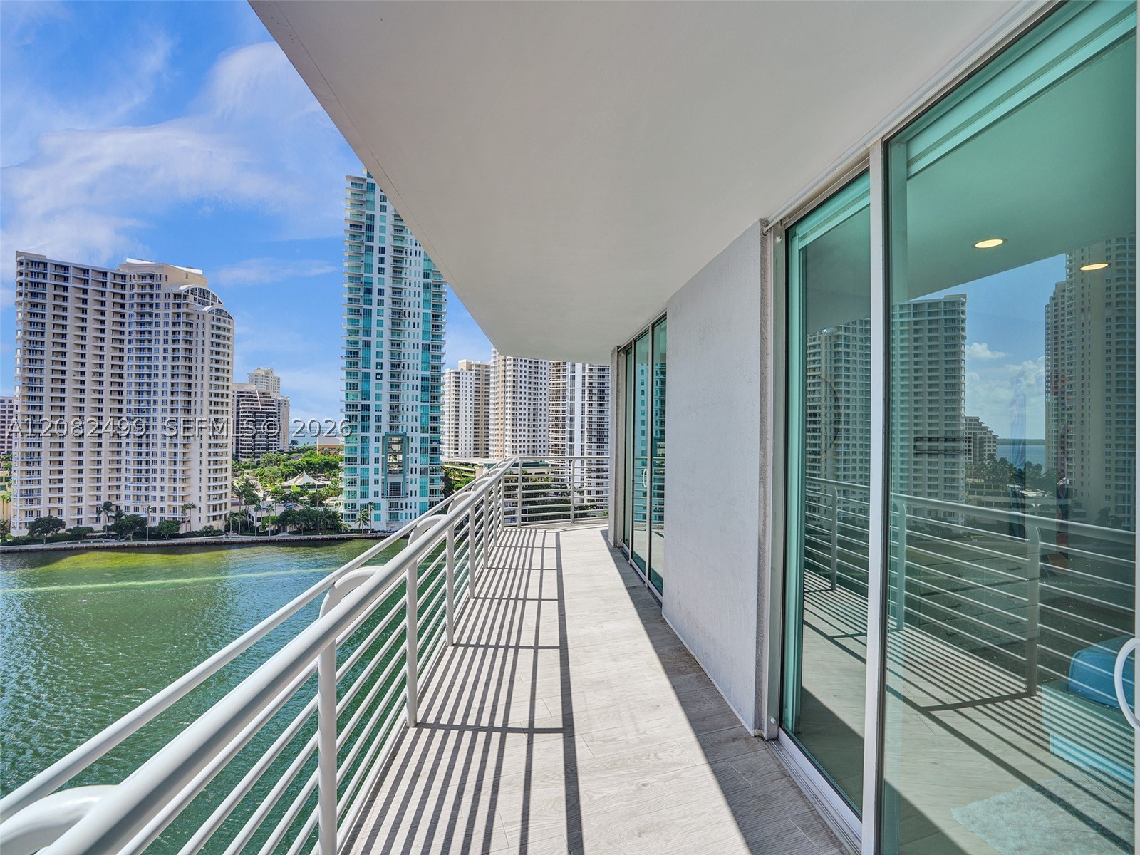 325 S Biscayne Blvd #1423 Miami, FL 33131