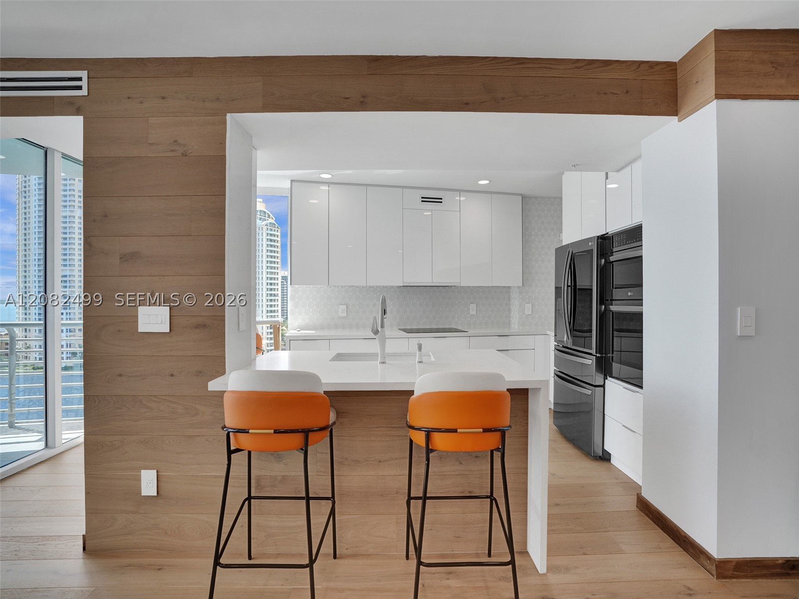 325 S Biscayne Blvd #1423 Miami, FL 33131