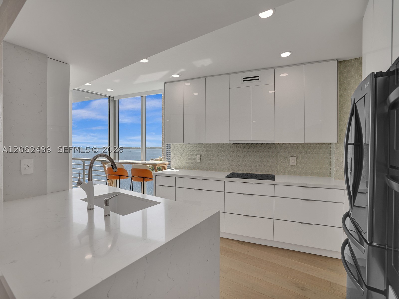 325 S Biscayne Blvd #1423 Miami, FL 33131