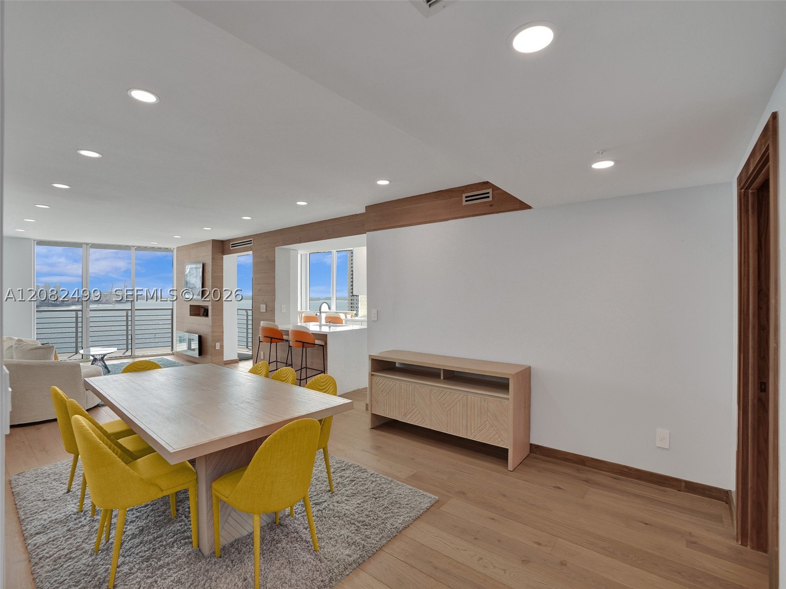 325 S Biscayne Blvd #1423 Miami, FL 33131