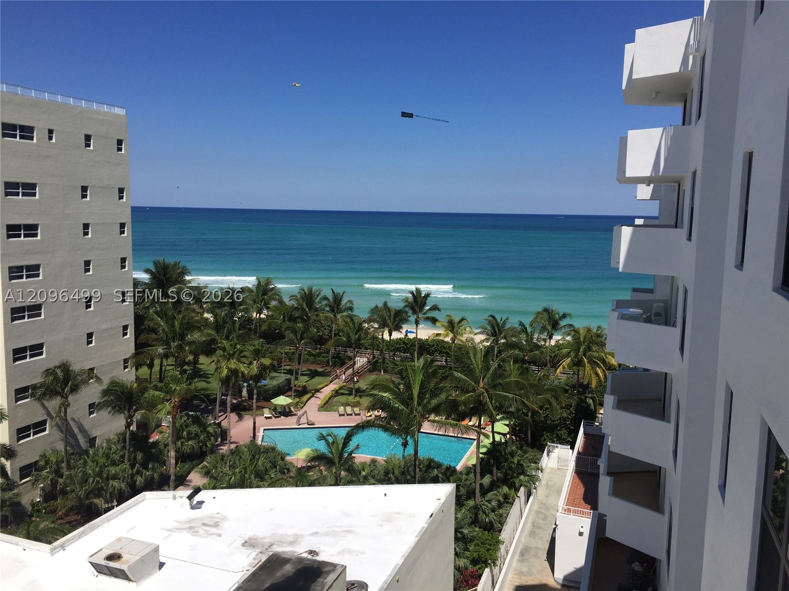 4301 Collins Ave #901