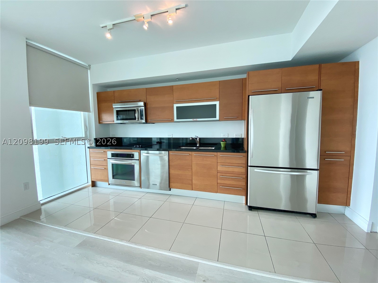 253 NE 2nd St #3007 Miami, FL 33132