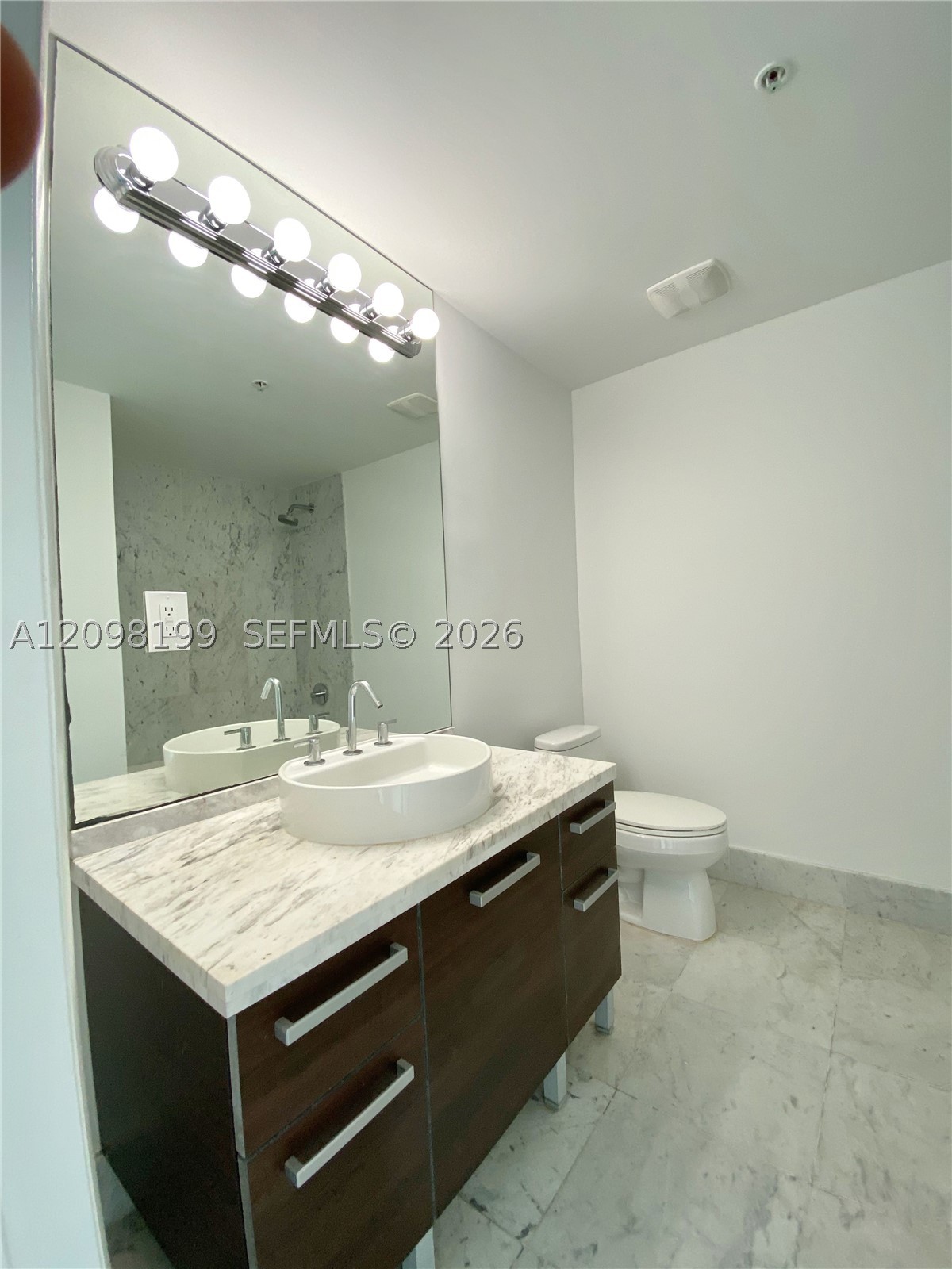 253 NE 2nd St #3007 Miami, FL 33132