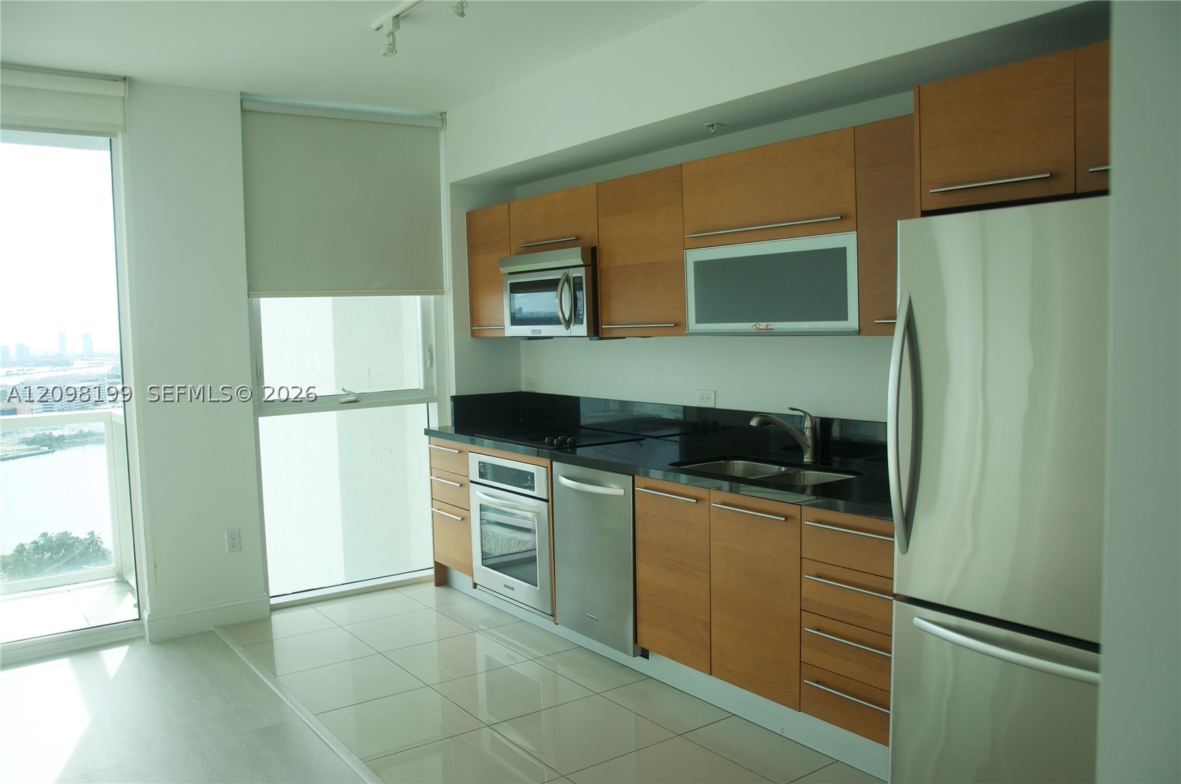 253 NE 2nd St #3007 Miami, FL 33132