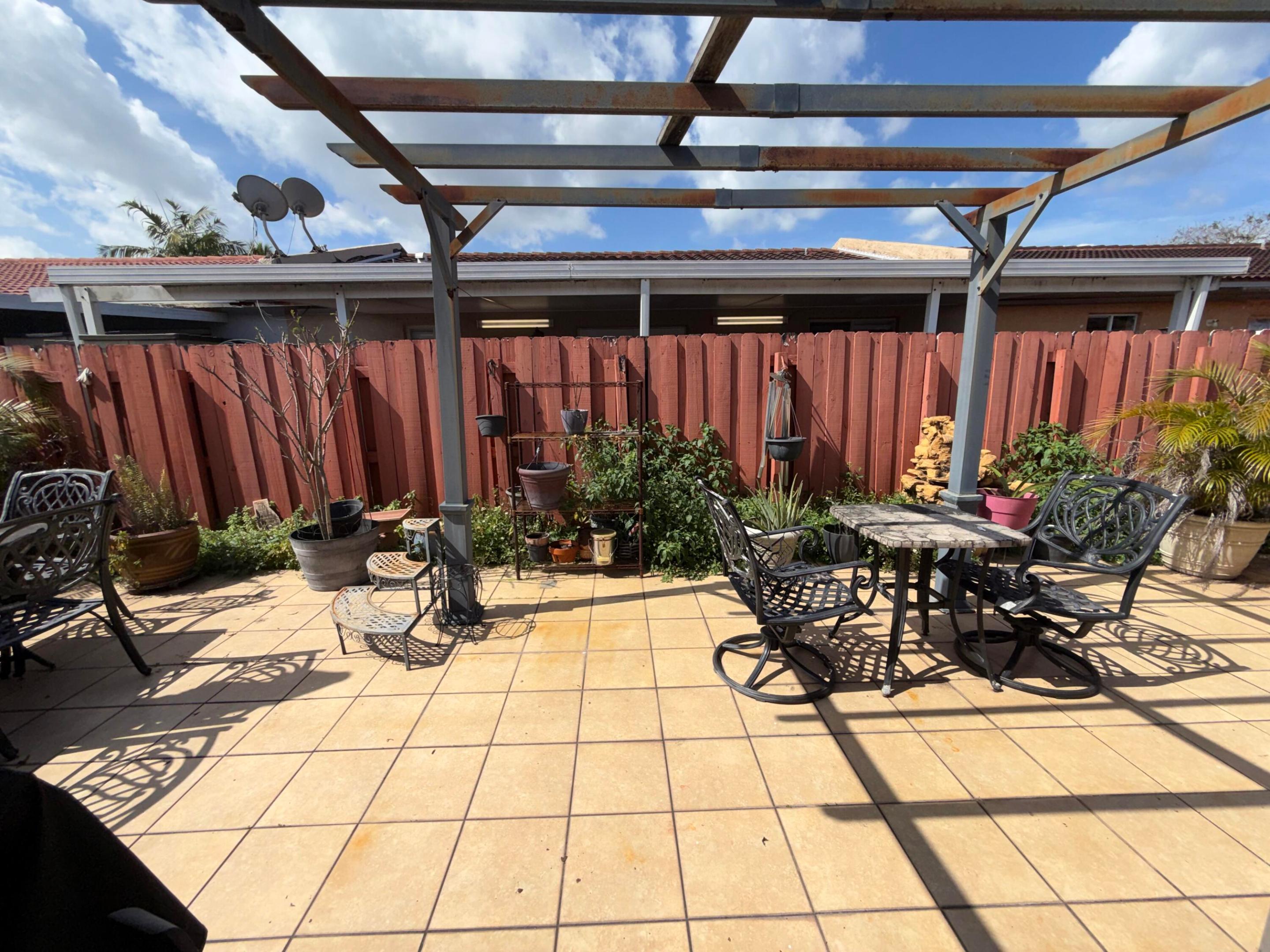 17246 NW 74th Hialeah, FL 33015