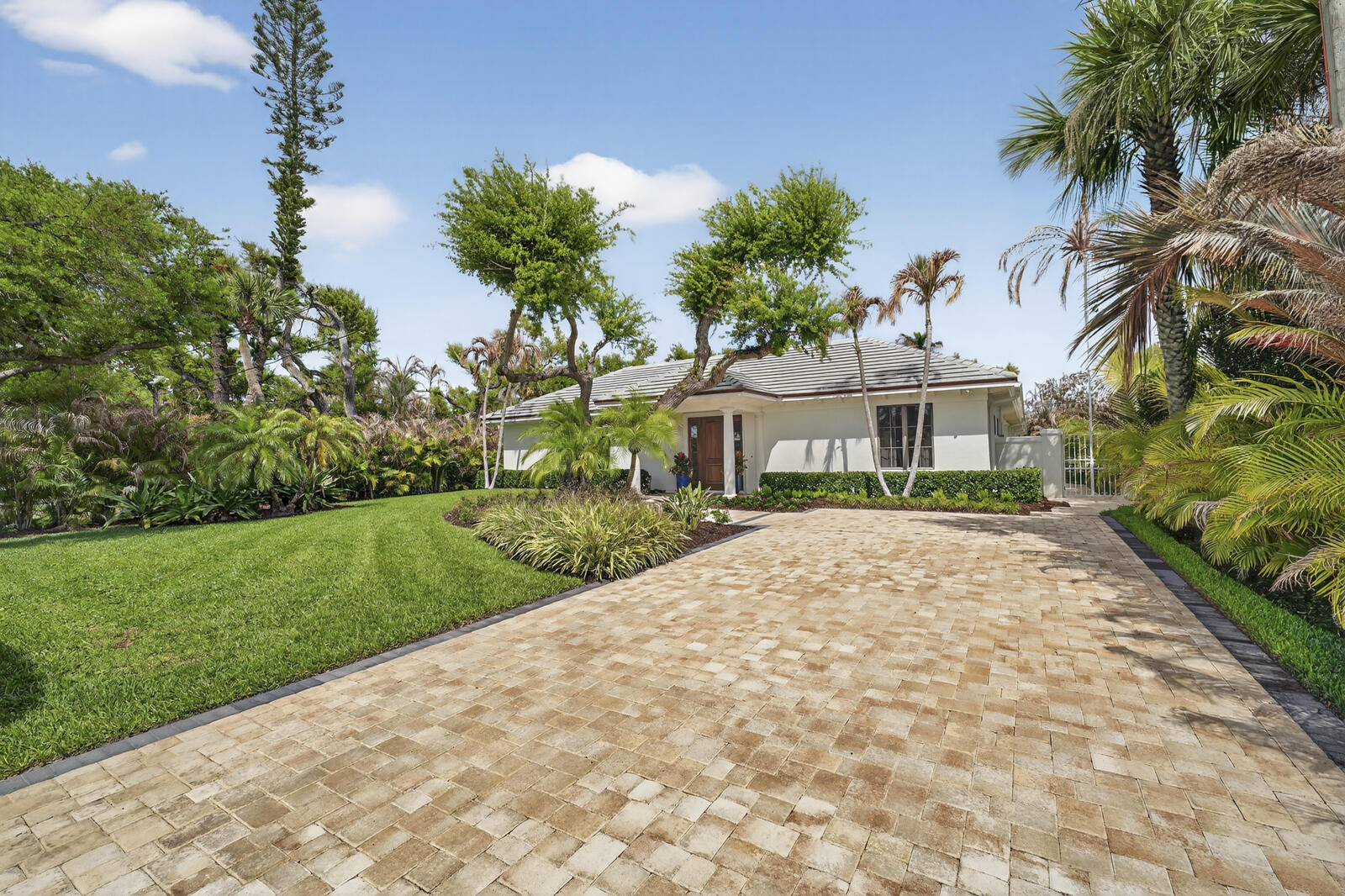 544 Live Oak Vero Beach, FL 32963