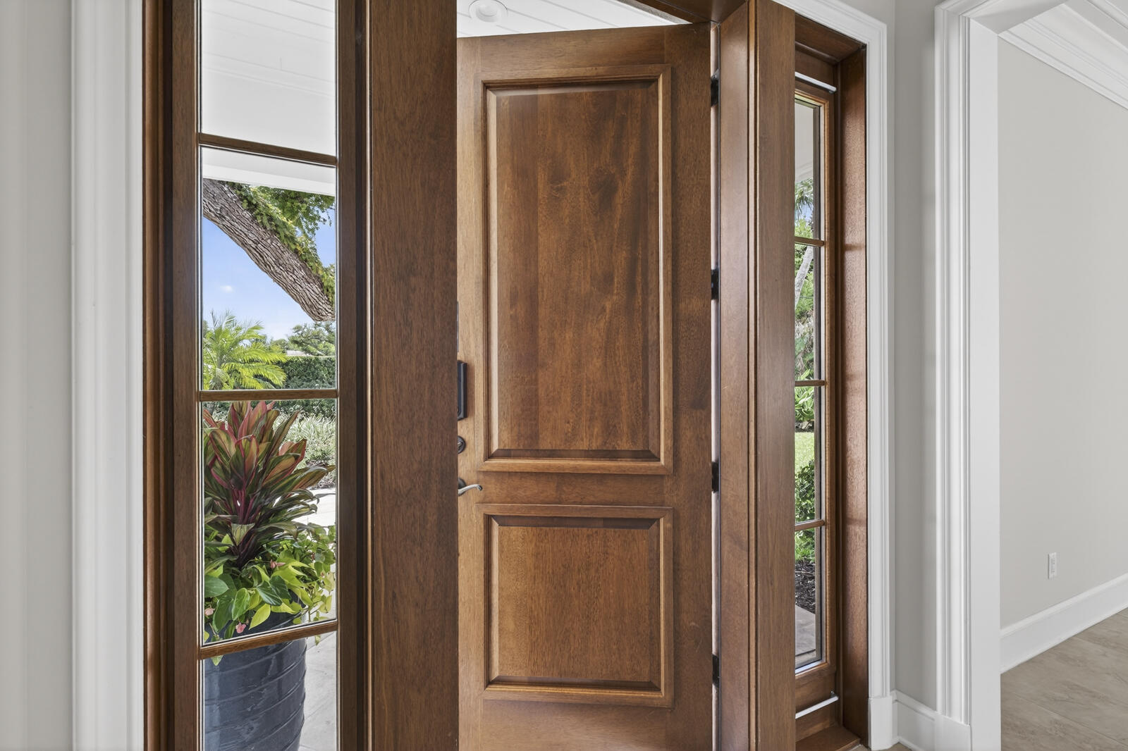 544 Live Oak Vero Beach, FL 32963