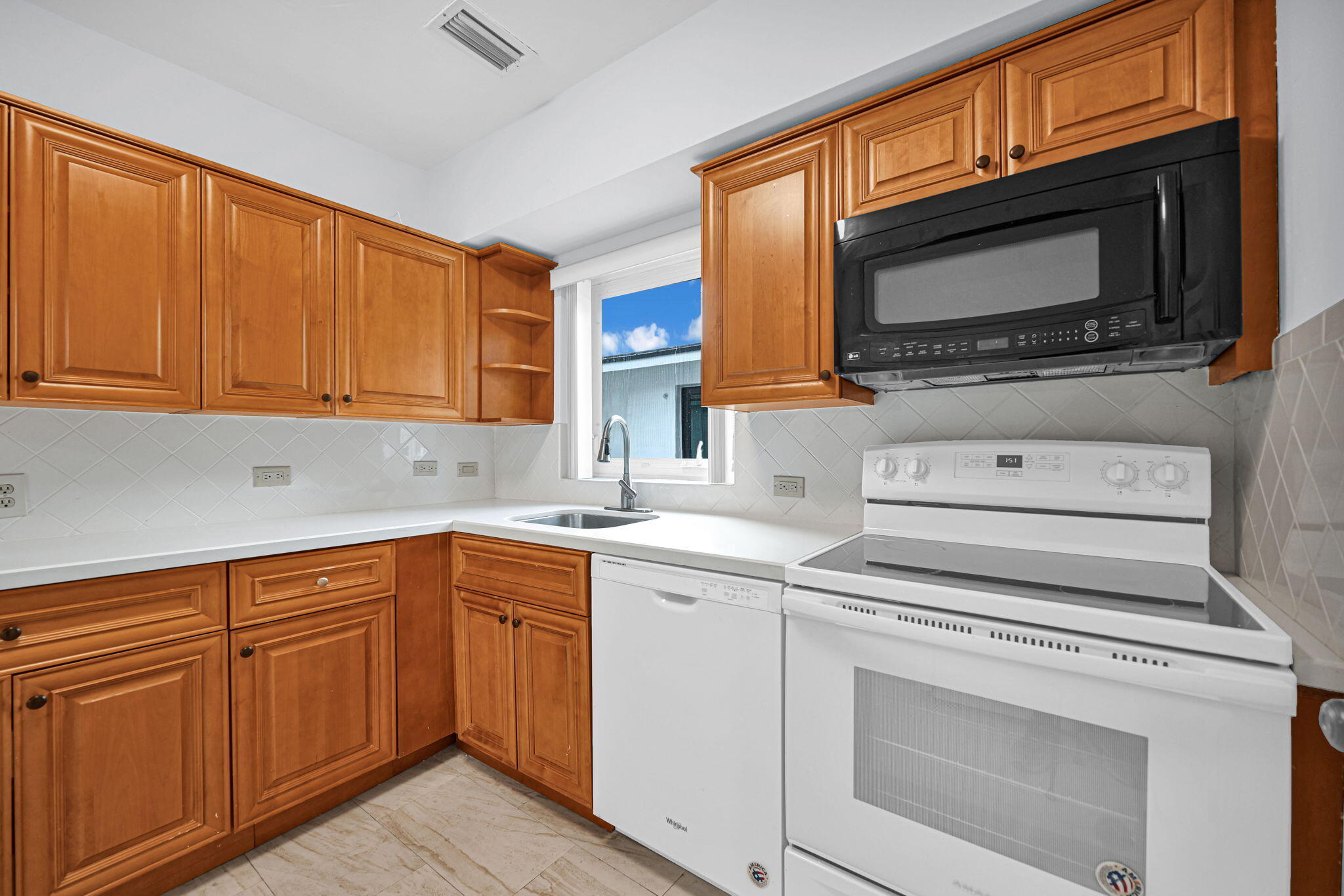 2200 SW 23rd Miami, FL 33145