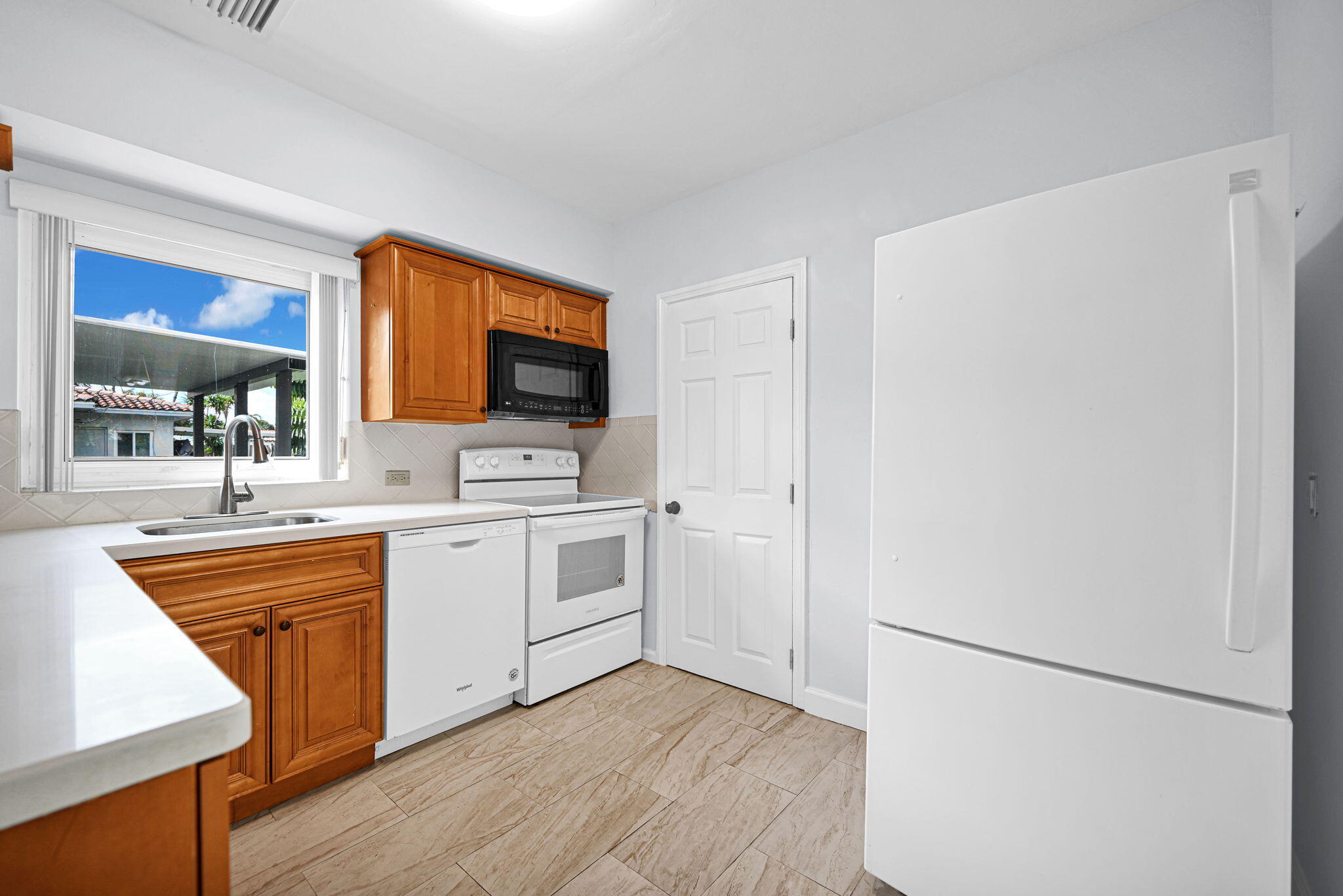 2200 SW 23rd Miami, FL 33145