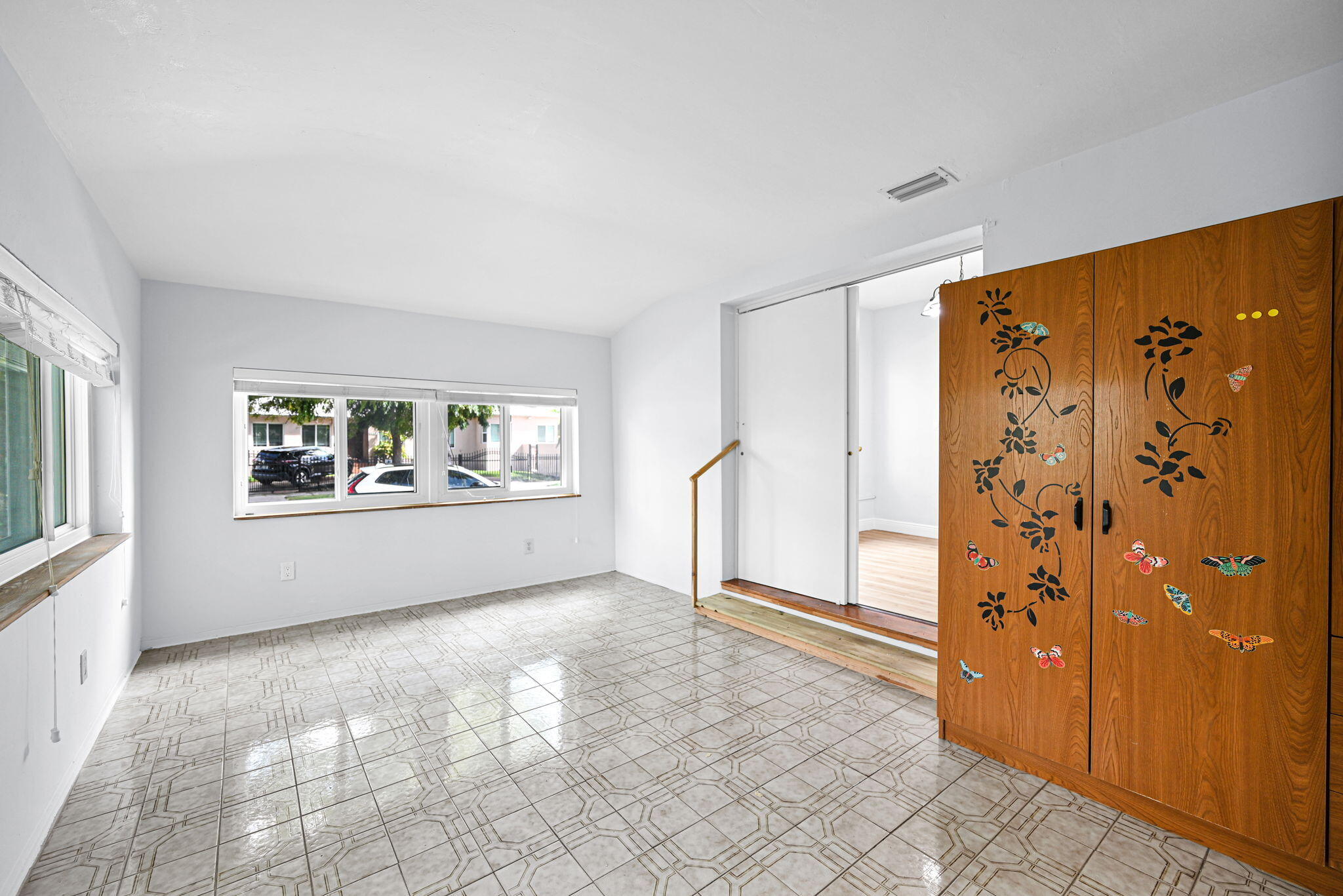 2200 SW 23rd Miami, FL 33145