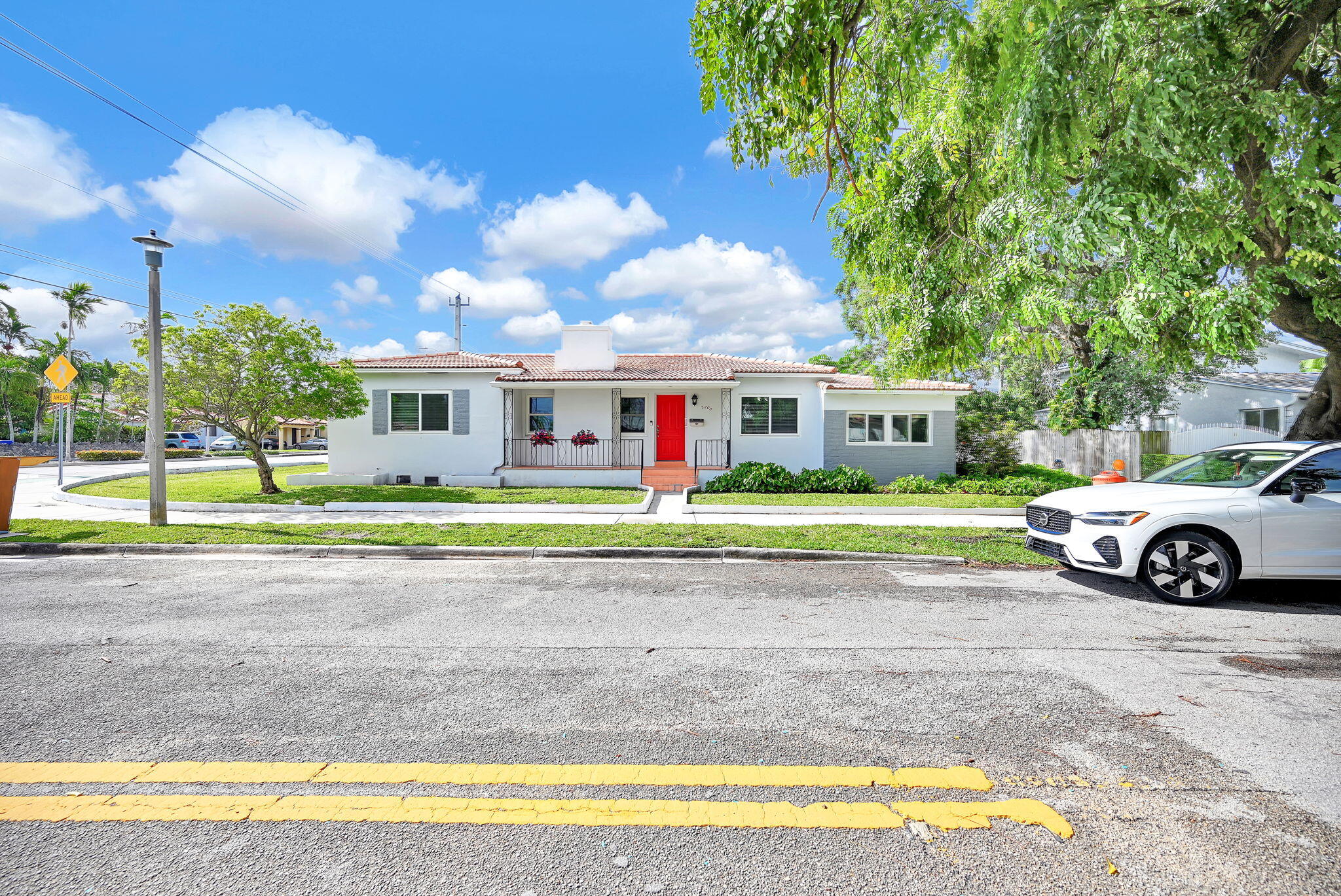 2200 SW 23rd Miami, FL 33145