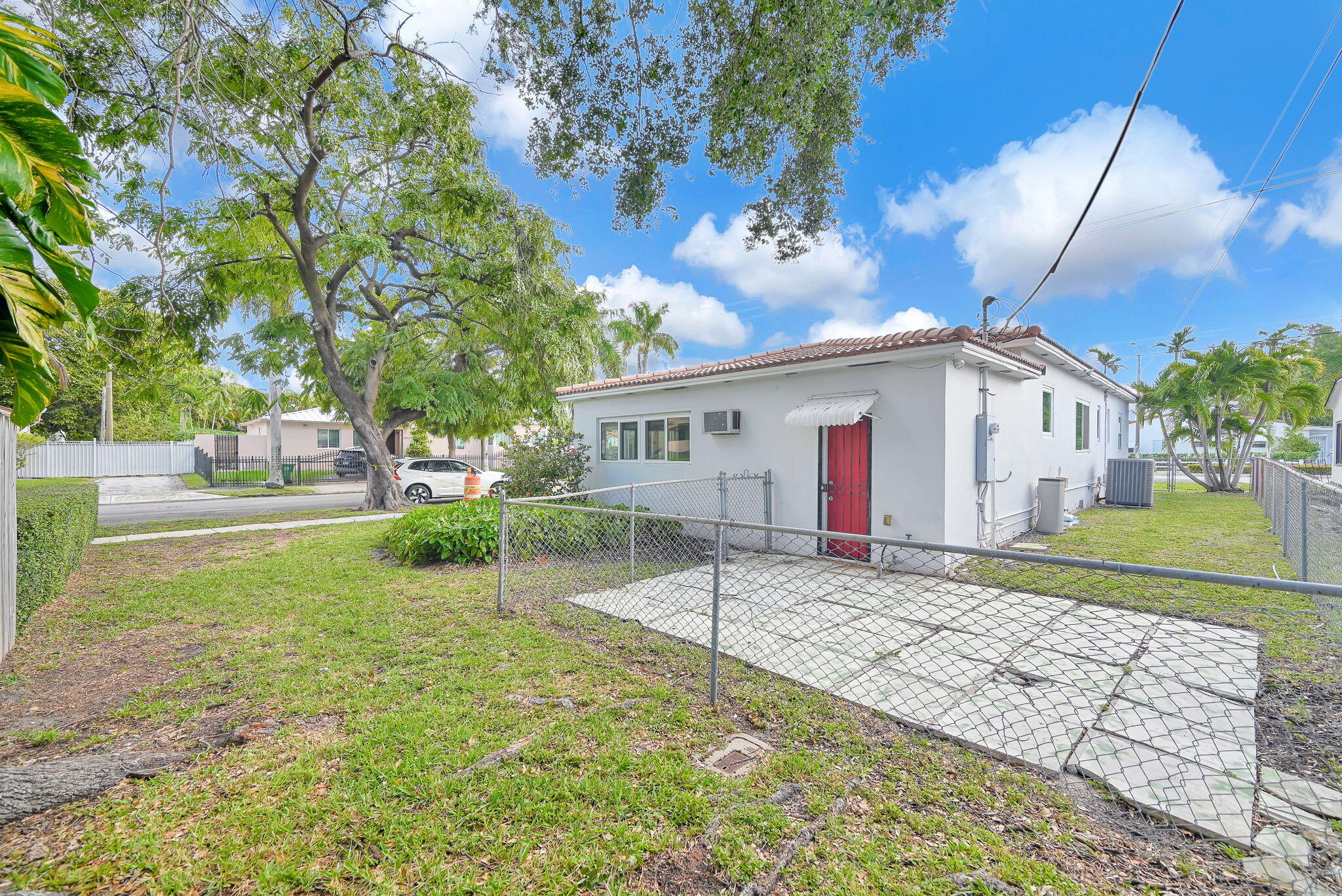 2200 SW 23rd Miami, FL 33145