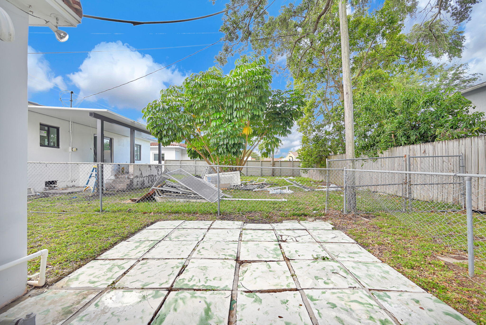 2200 SW 23rd Miami, FL 33145