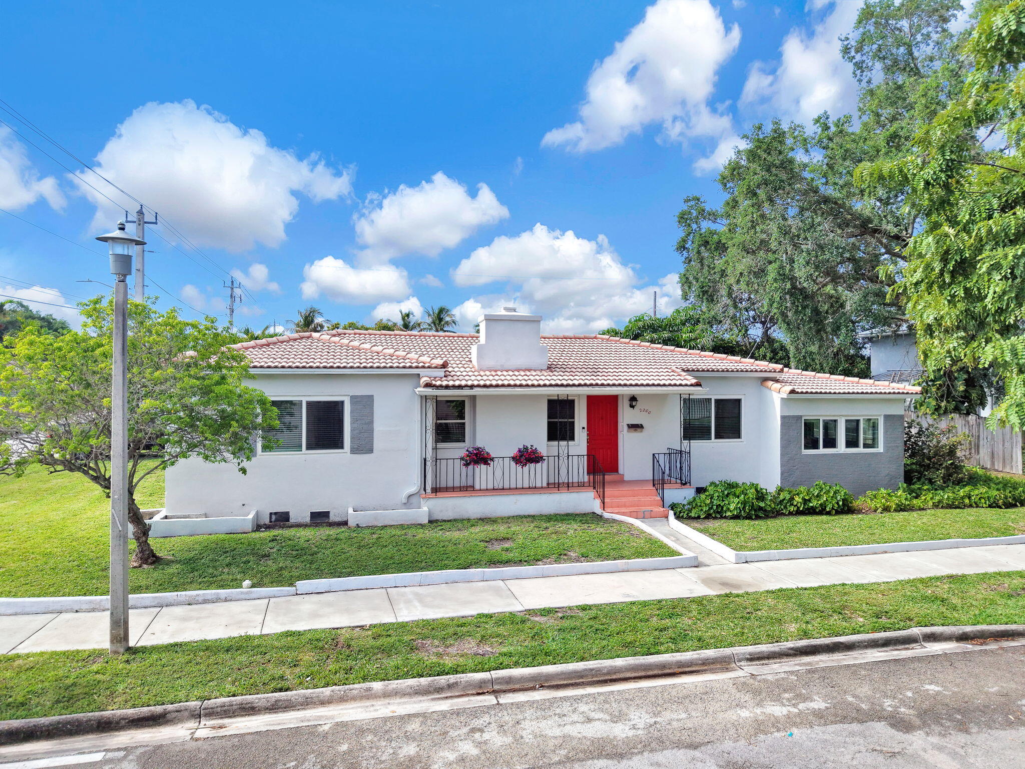 2200 SW 23rd Miami, FL 33145