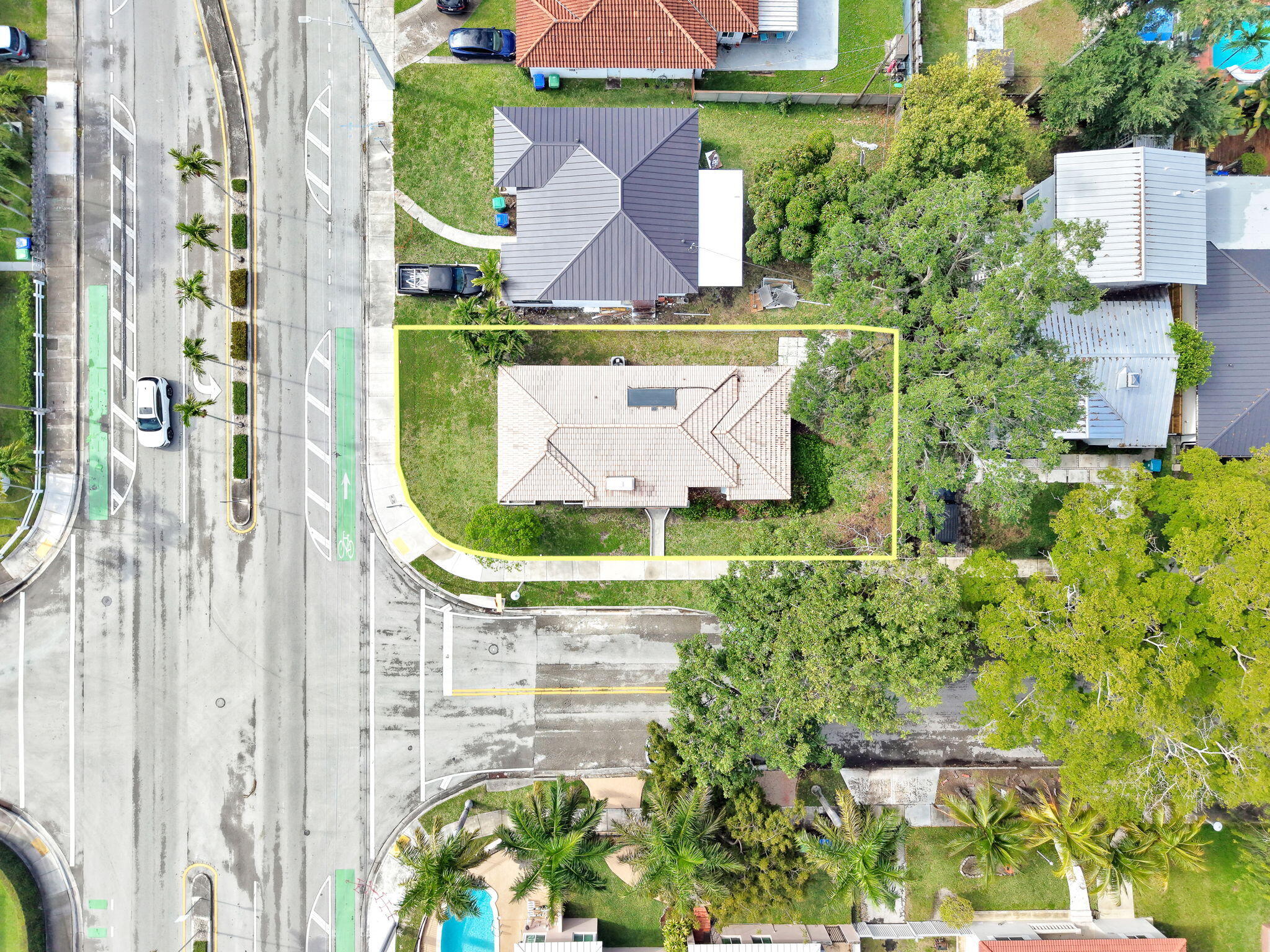 2200 SW 23rd Miami, FL 33145