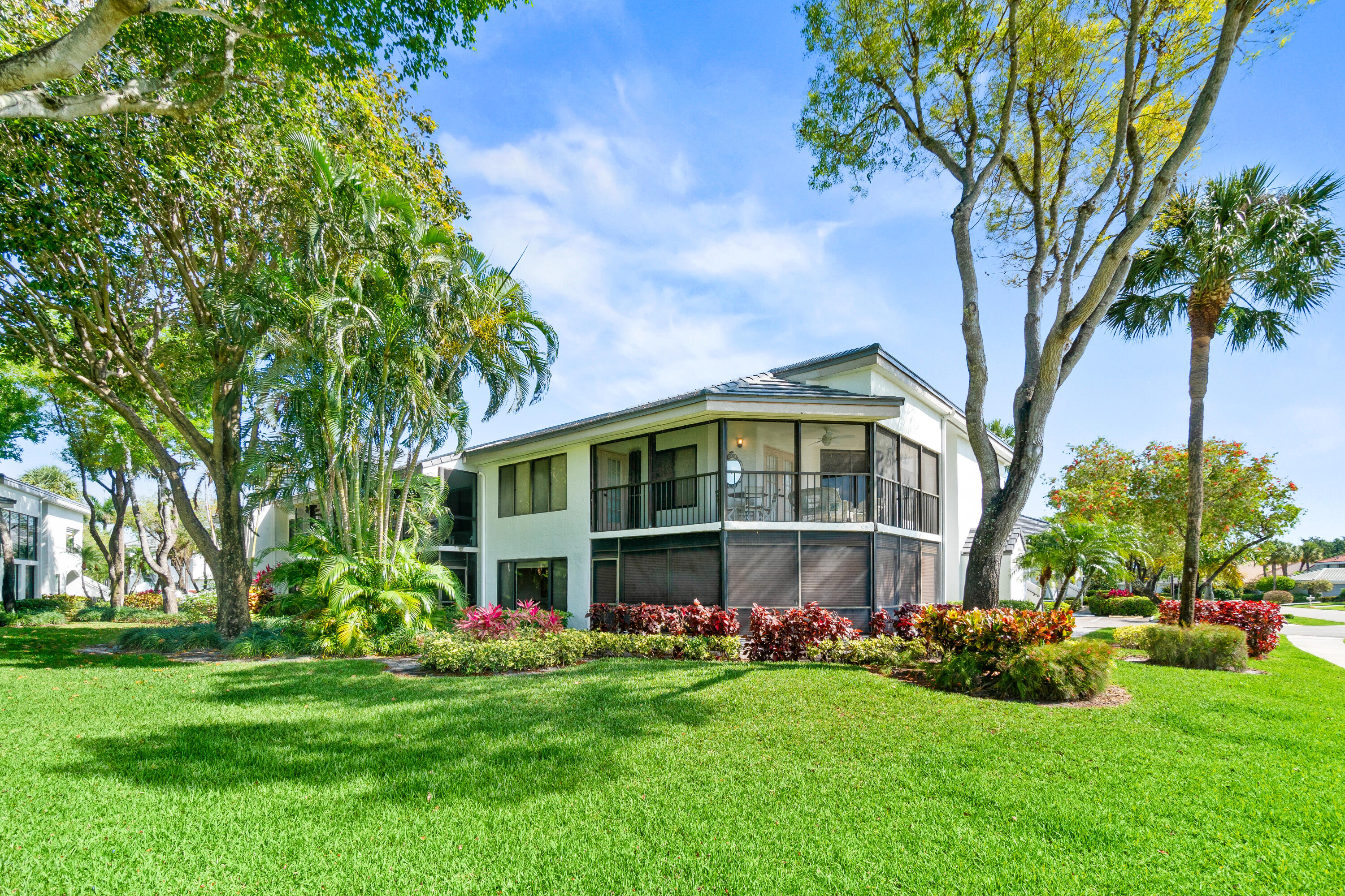 7533 Glendevon #905
