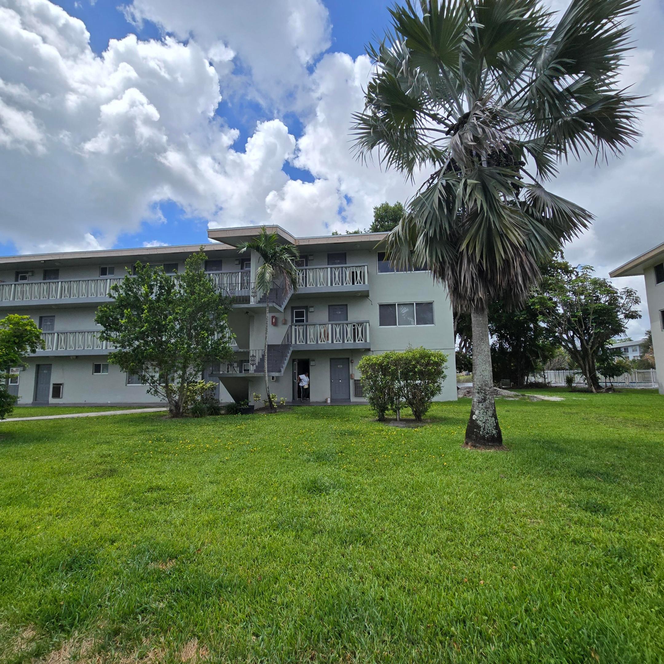 5420 NW 11th #202