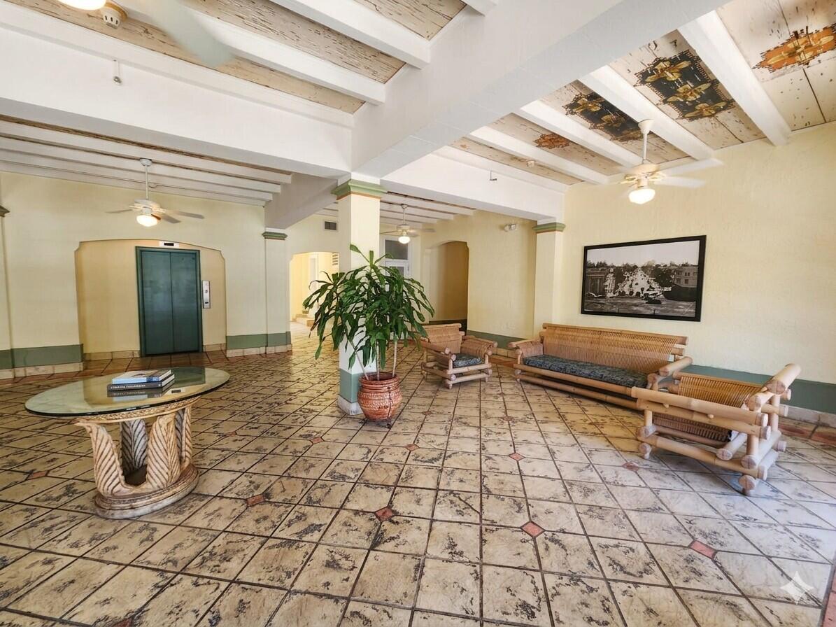 900 16th #102 Miami Beach, FL 33139