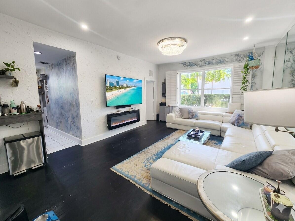 900 16th #102 Miami Beach, FL 33139