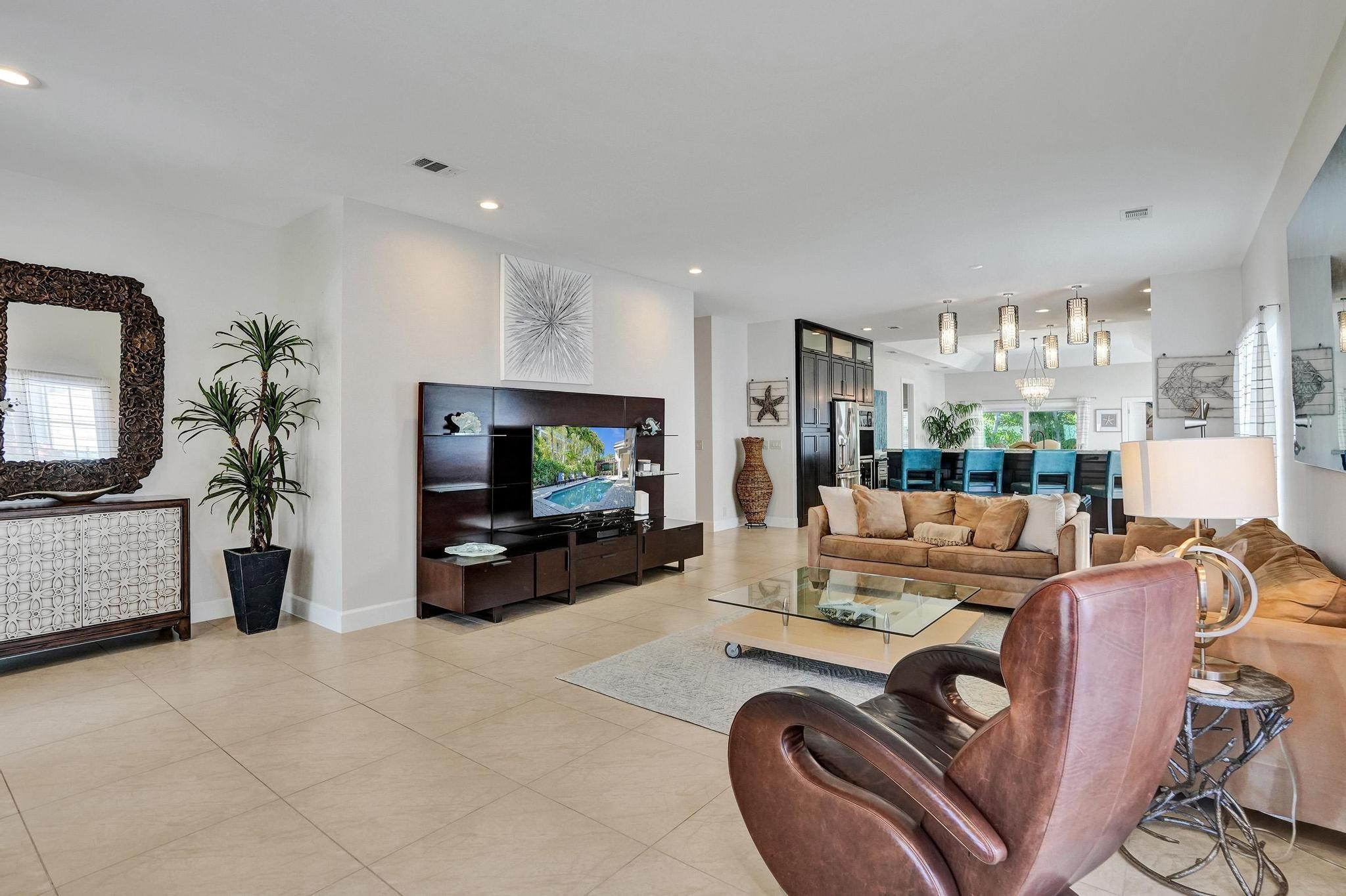 3043 Center Fort Lauderdale, FL 33308