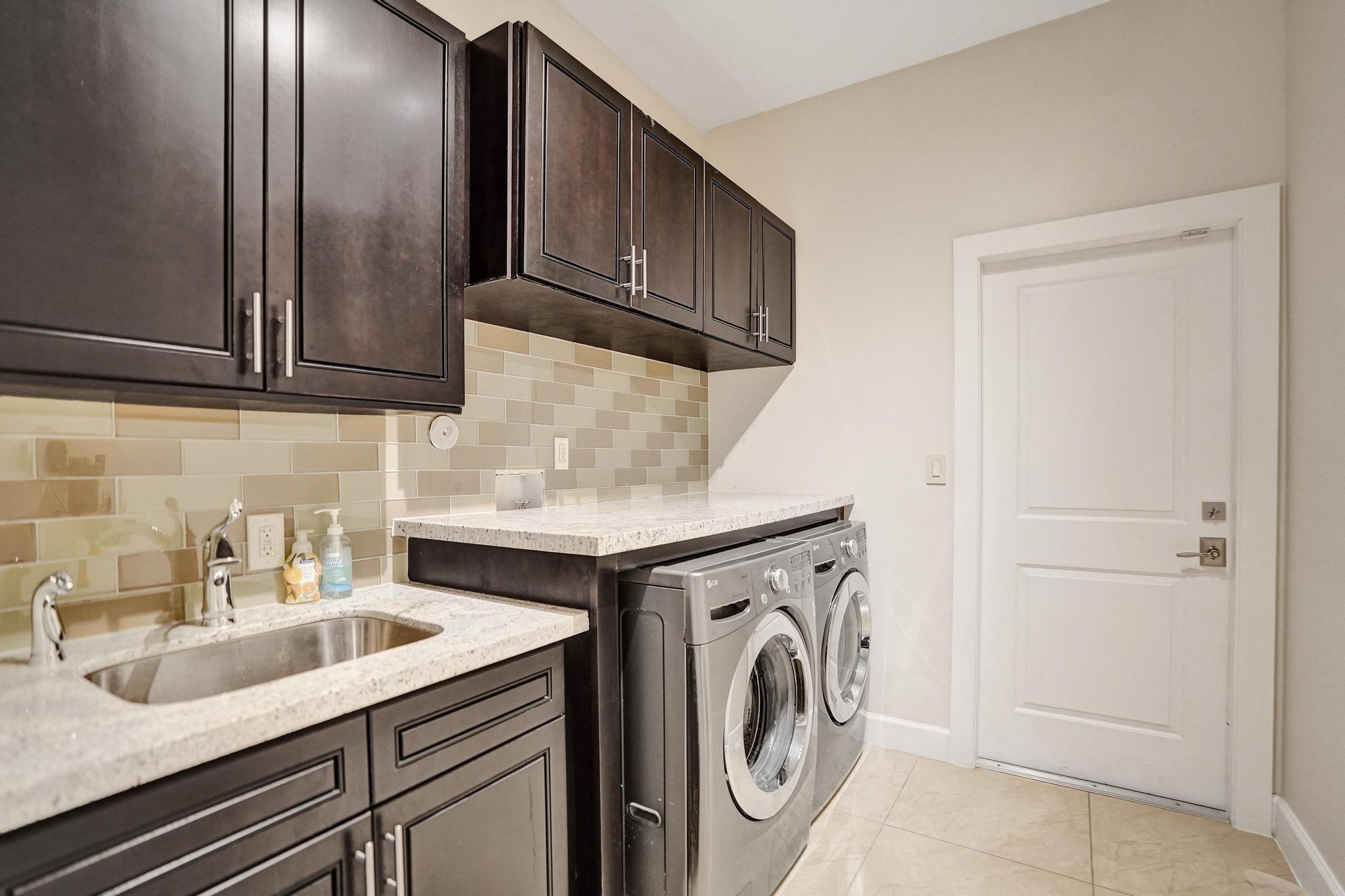 3043 Center Fort Lauderdale, FL 33308