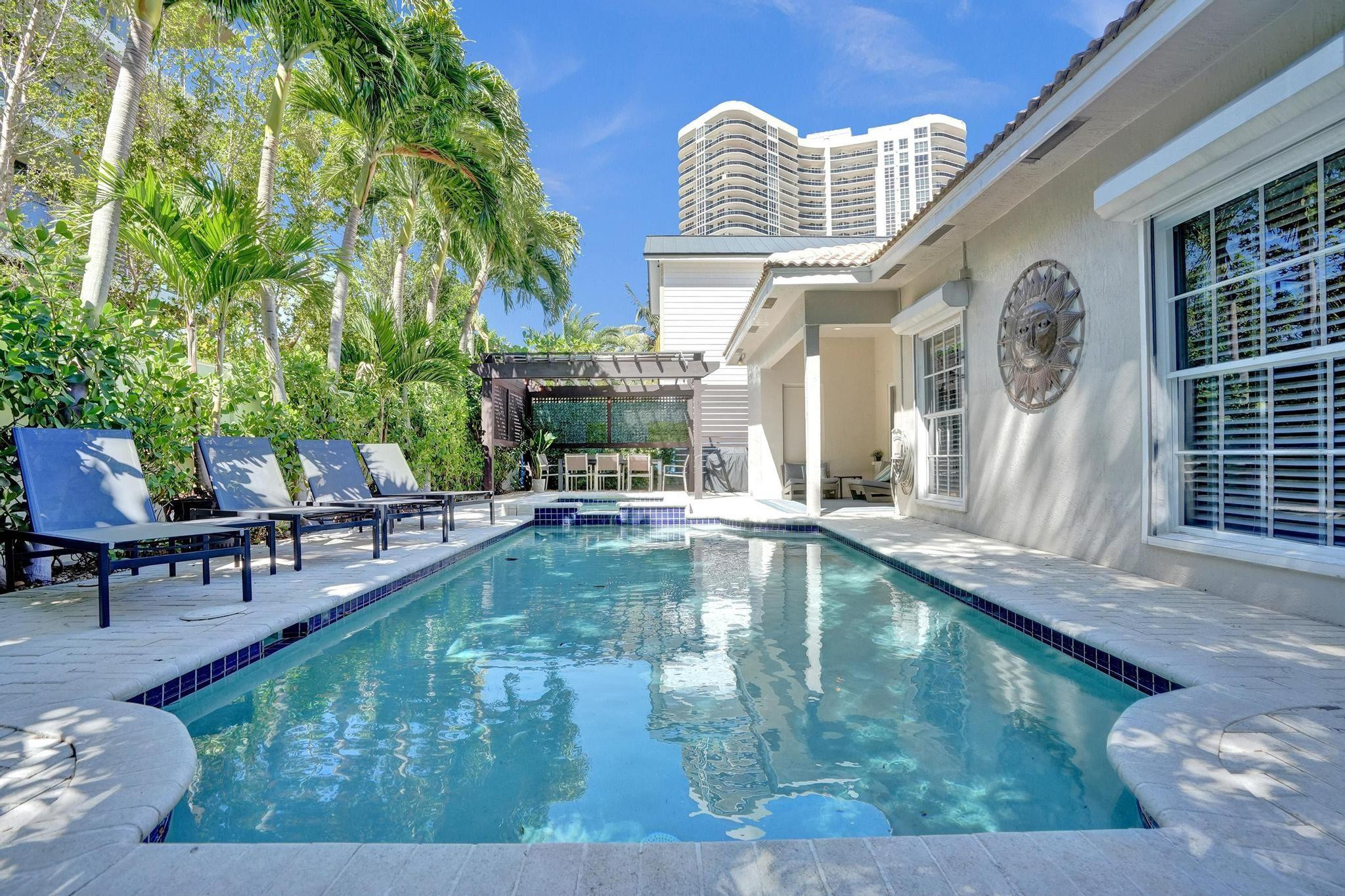 3043 Center Fort Lauderdale, FL 33308