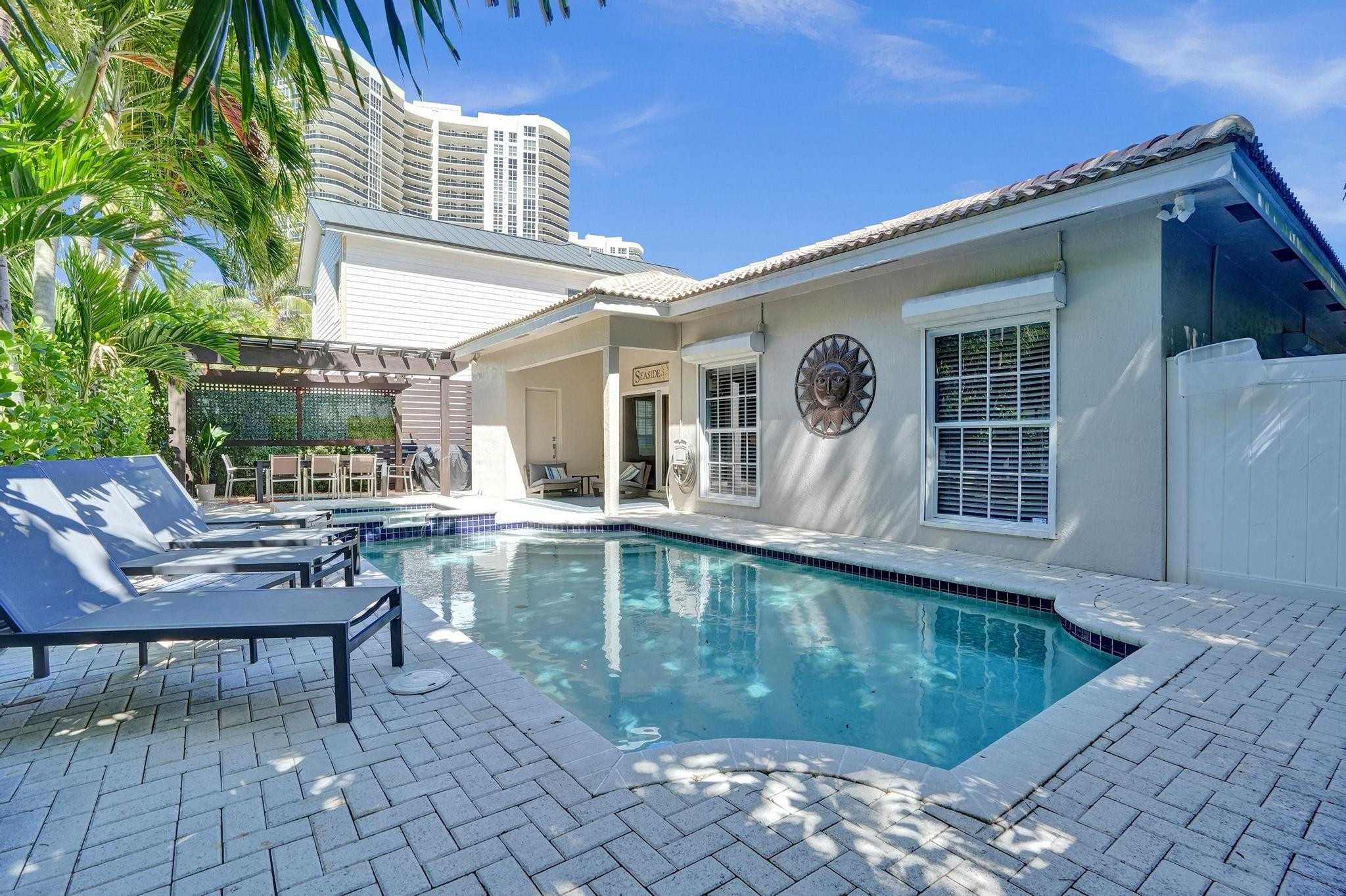 3043 Center Fort Lauderdale, FL 33308