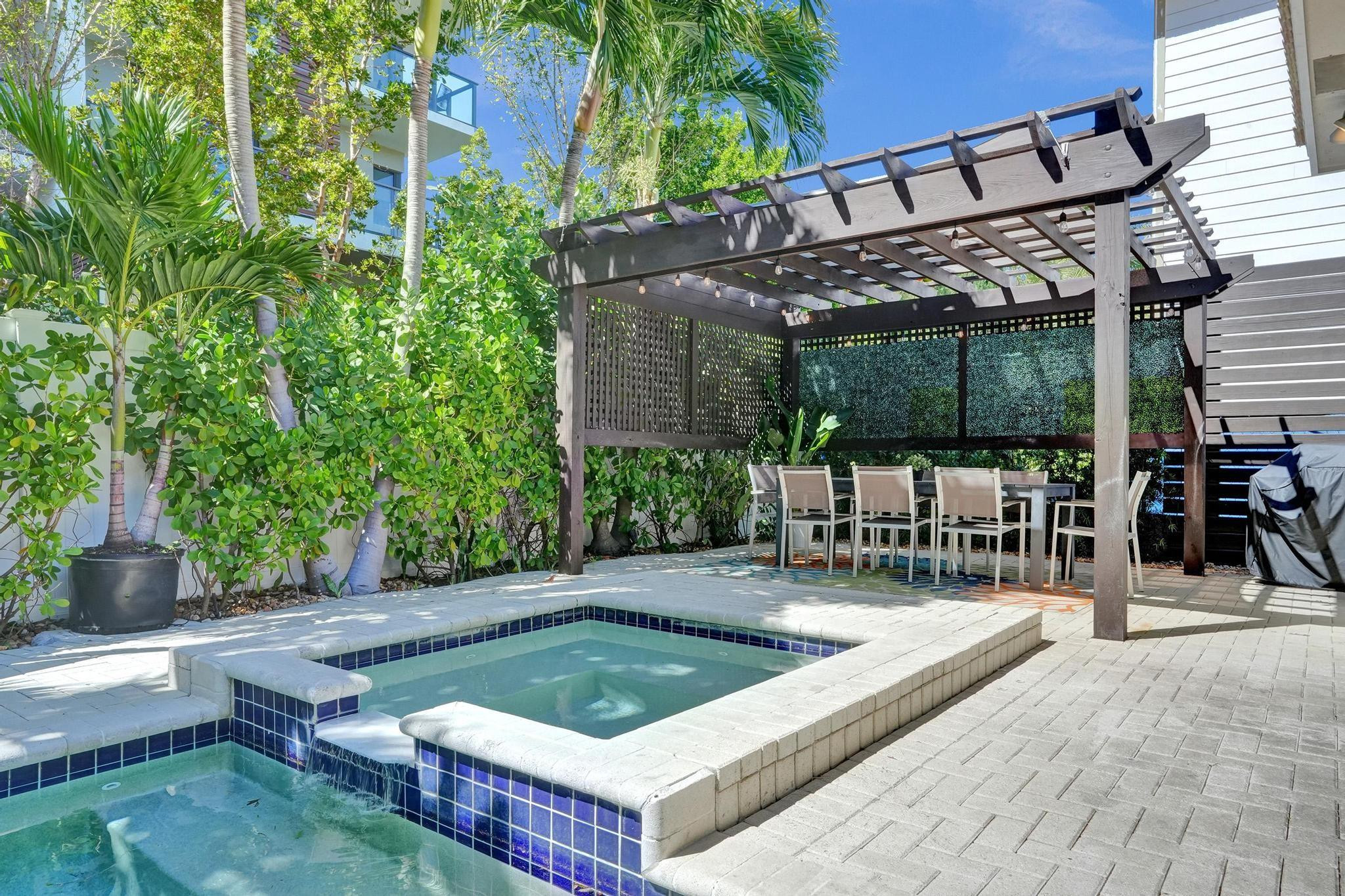 3043 Center Fort Lauderdale, FL 33308