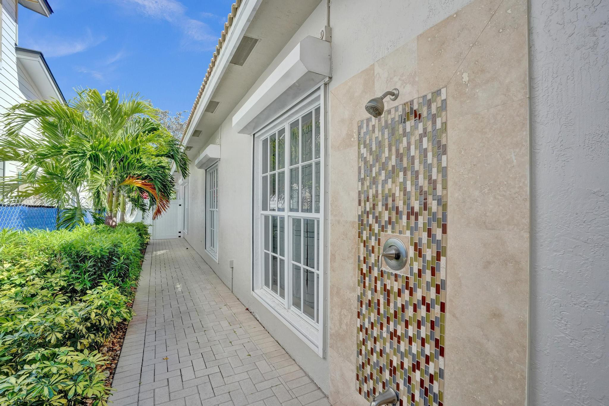 3043 Center Fort Lauderdale, FL 33308