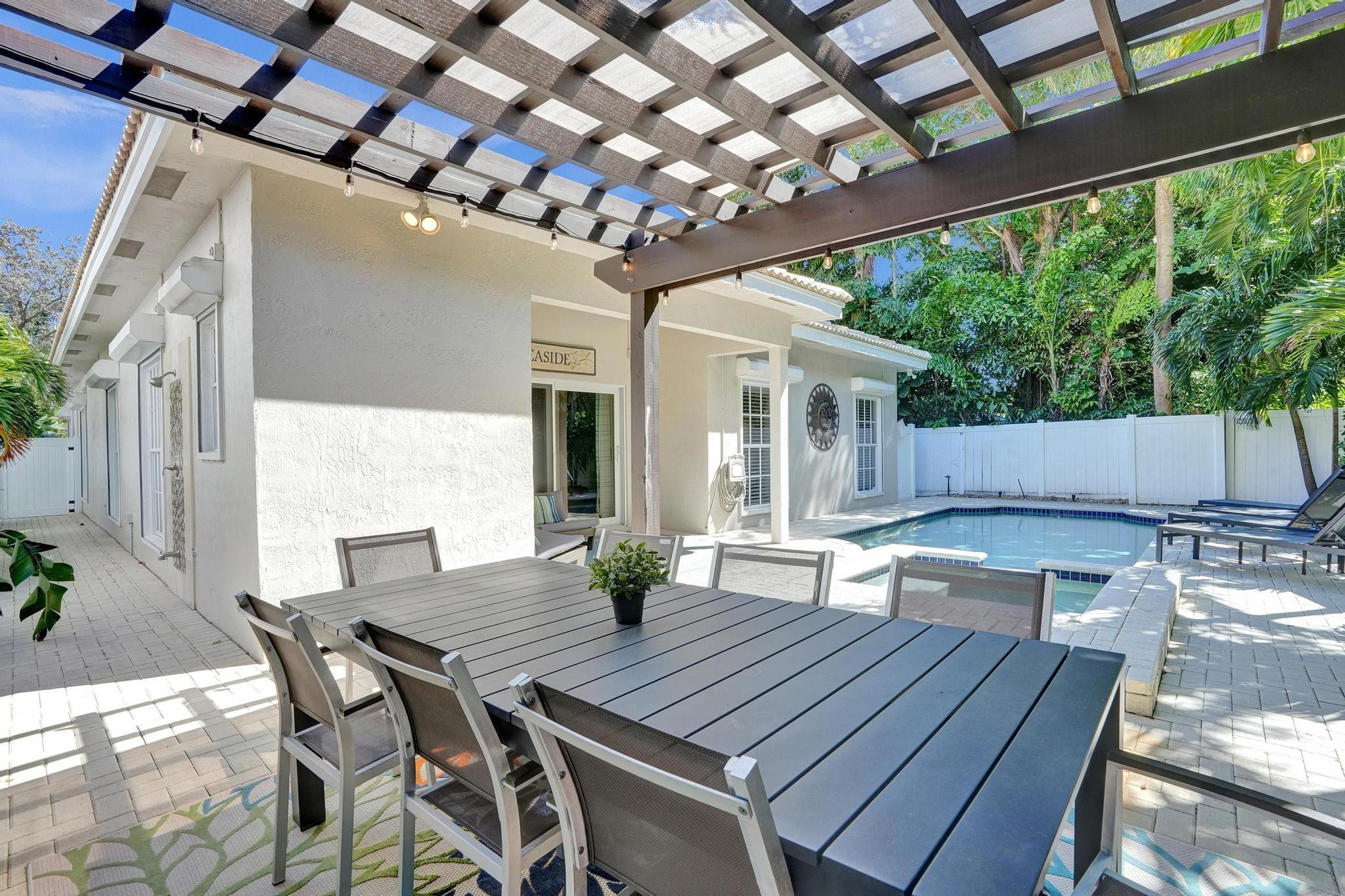 3043 Center Fort Lauderdale, FL 33308