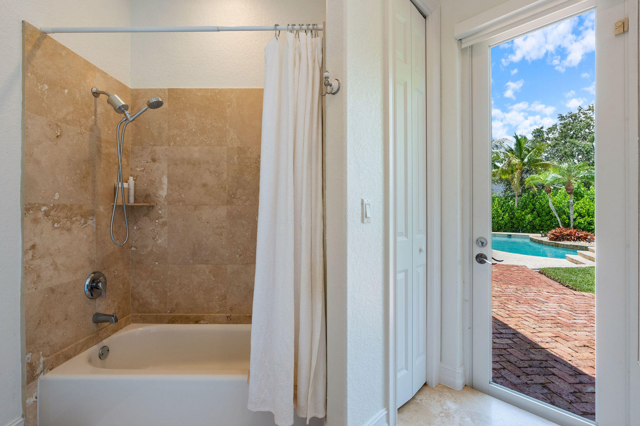 4051 E Ridgeview Dr Davie, FL 33330