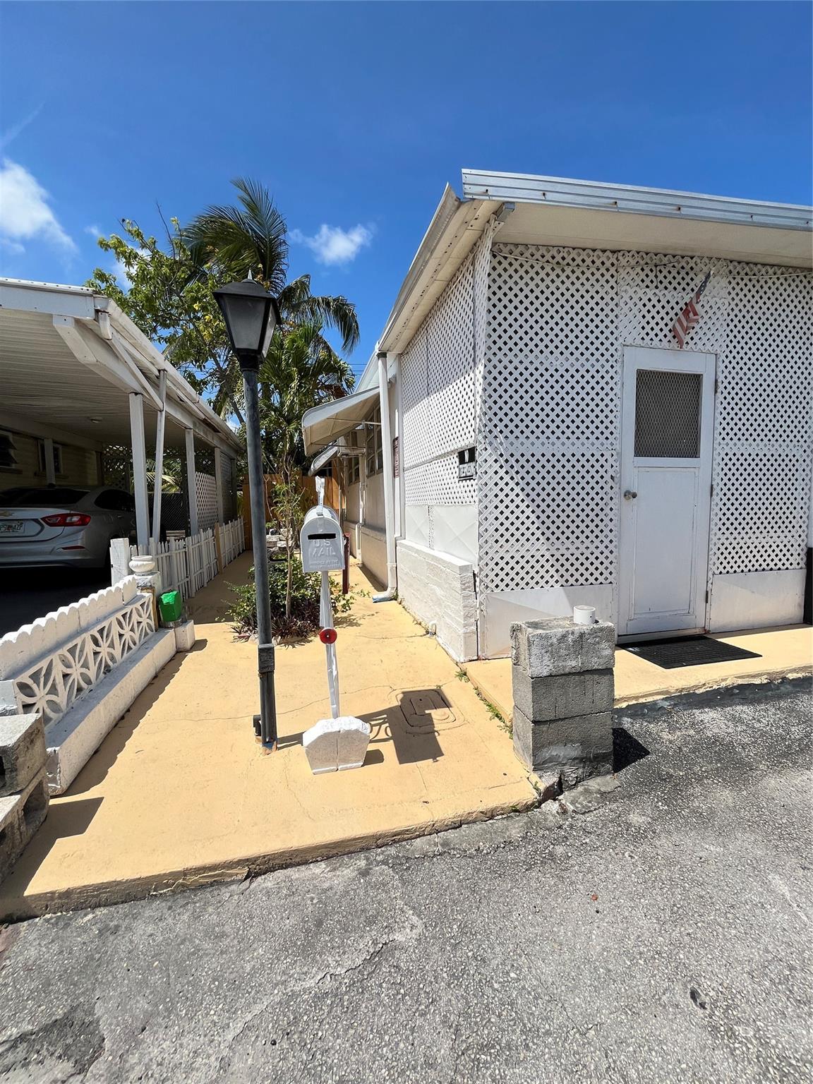 808 SW 1st Ct