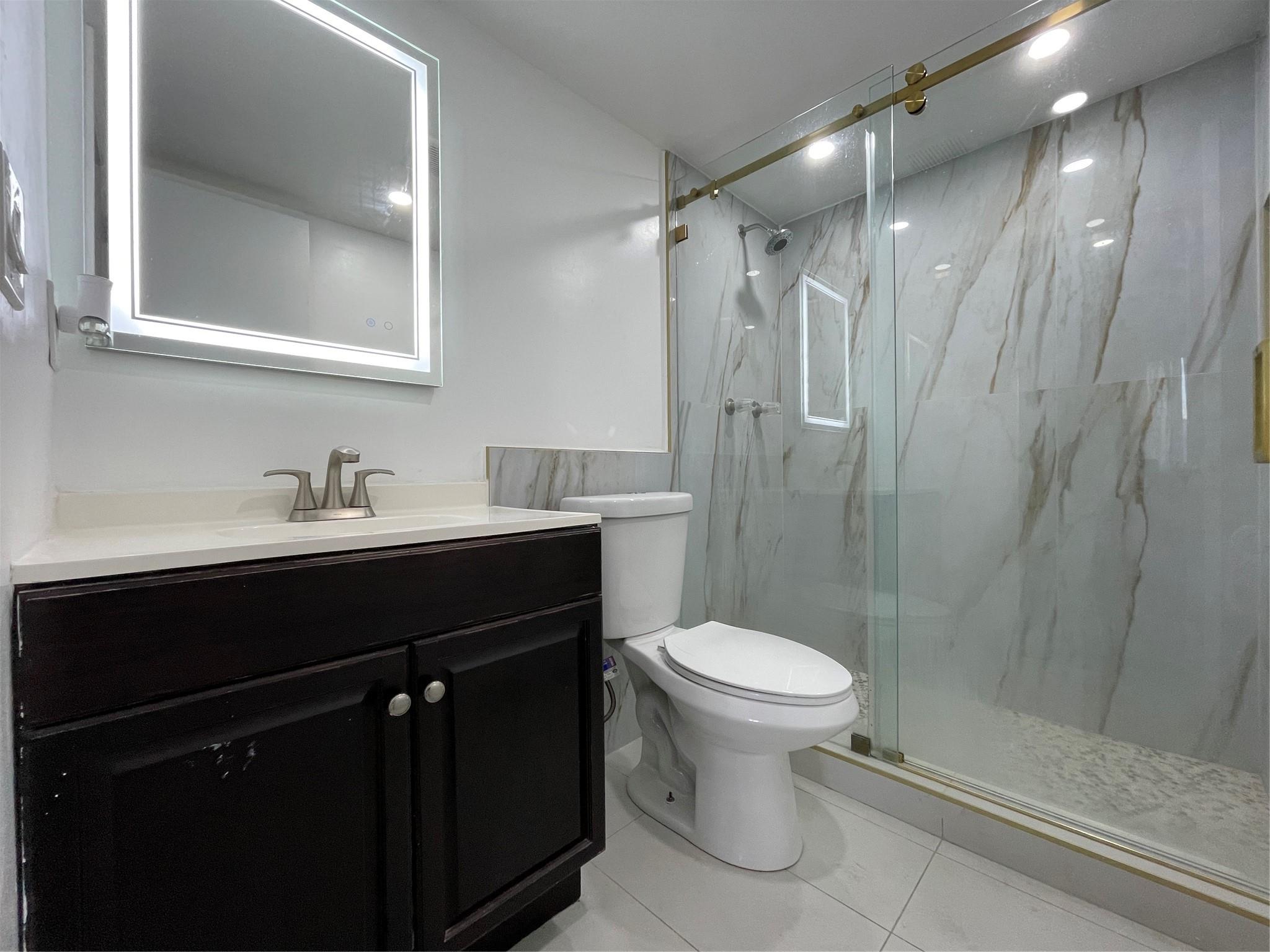 3700 N Pine Is Rd #209