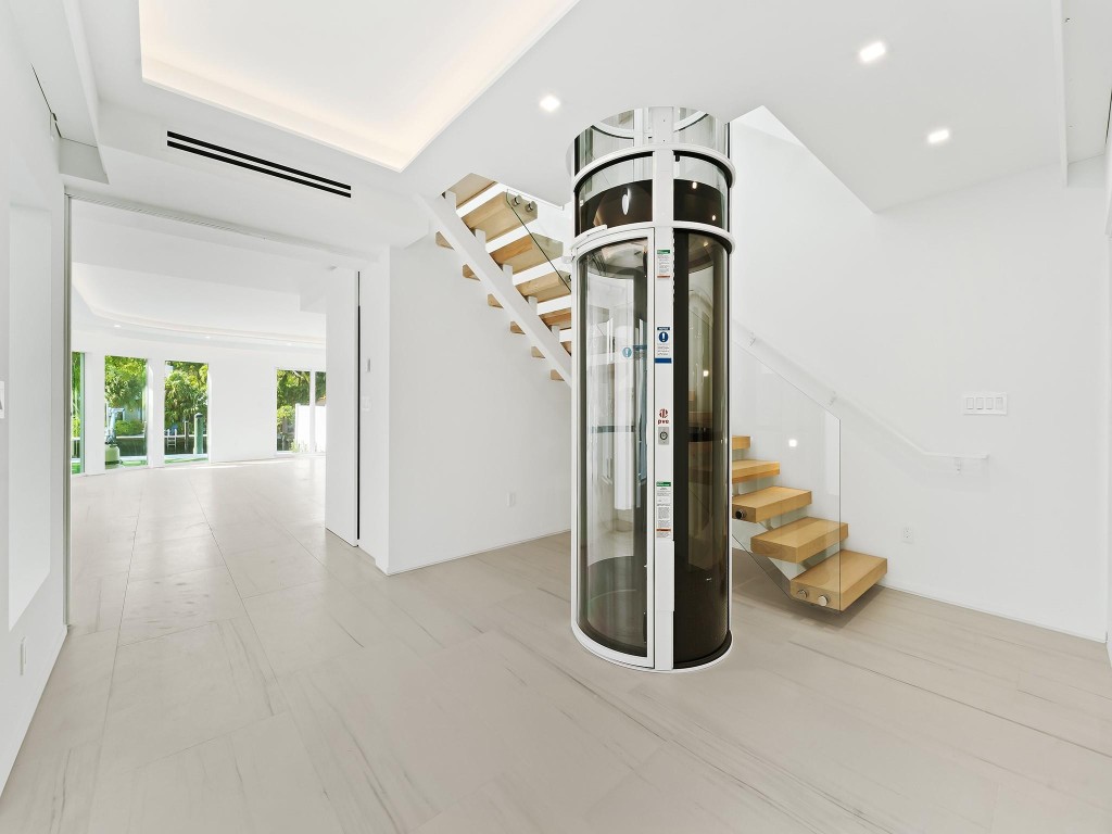 421 Hendricks Fort Lauderdale, FL 33301